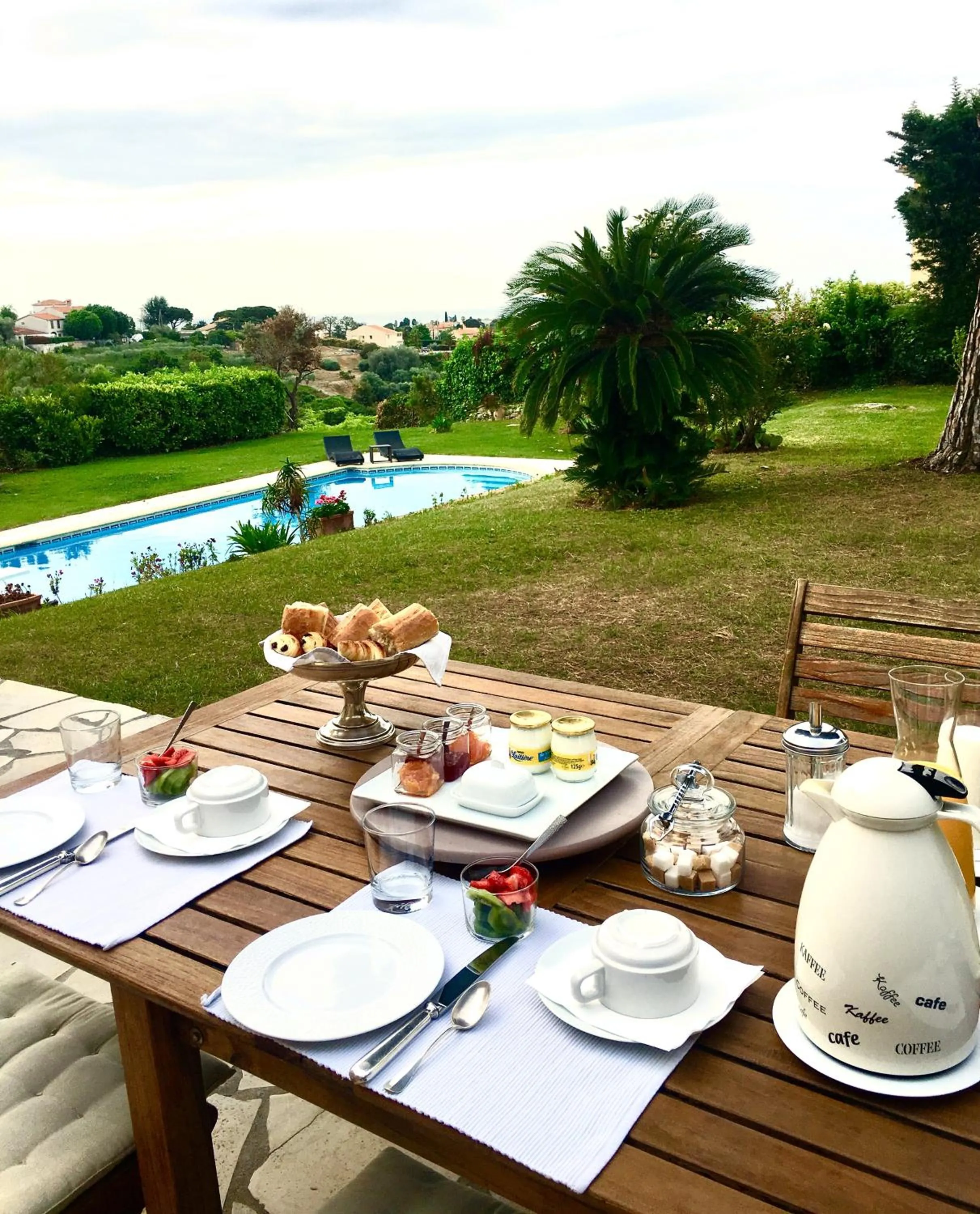 Breakfast in Villa Antoline