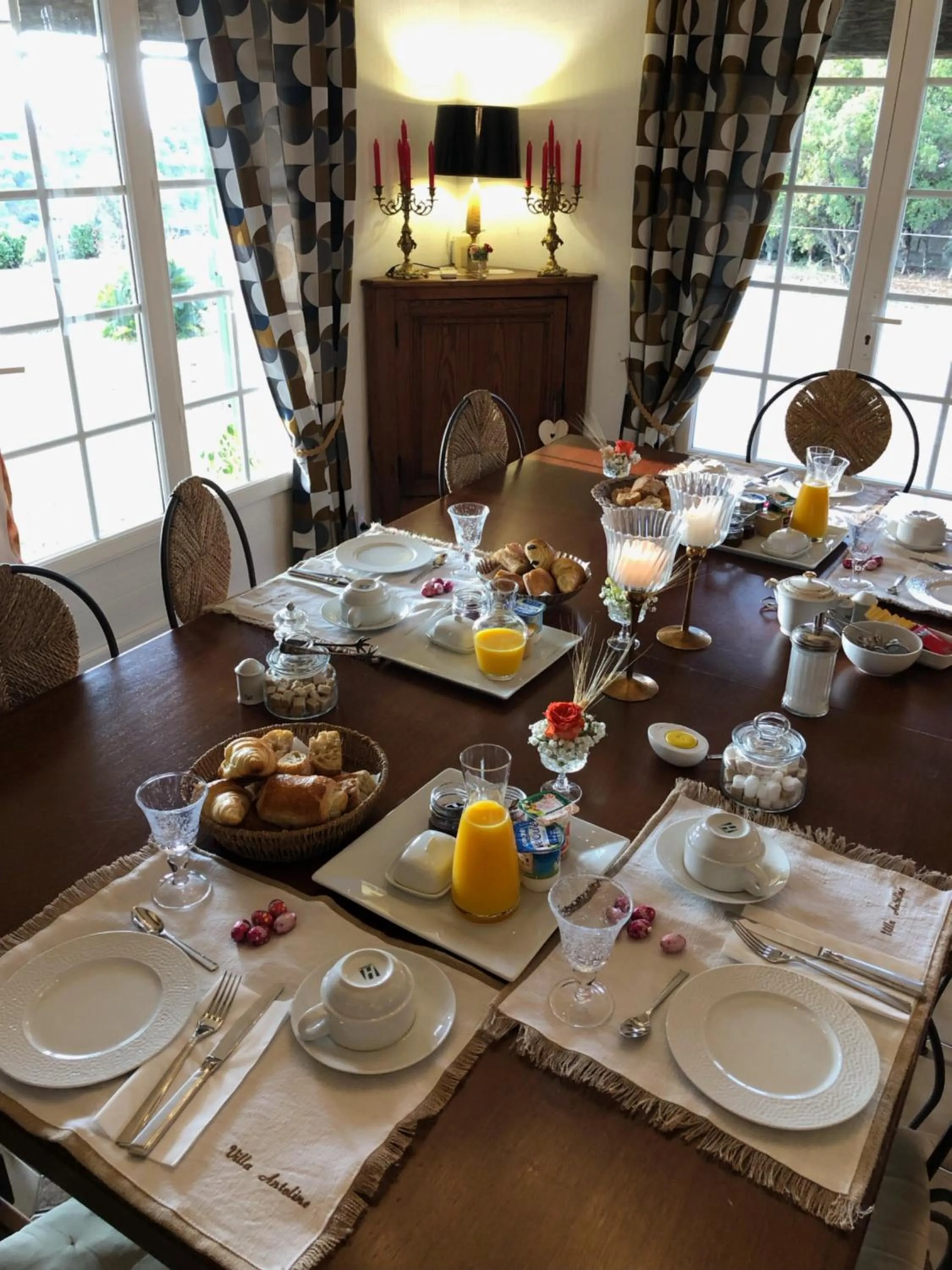 Breakfast in Villa Antoline
