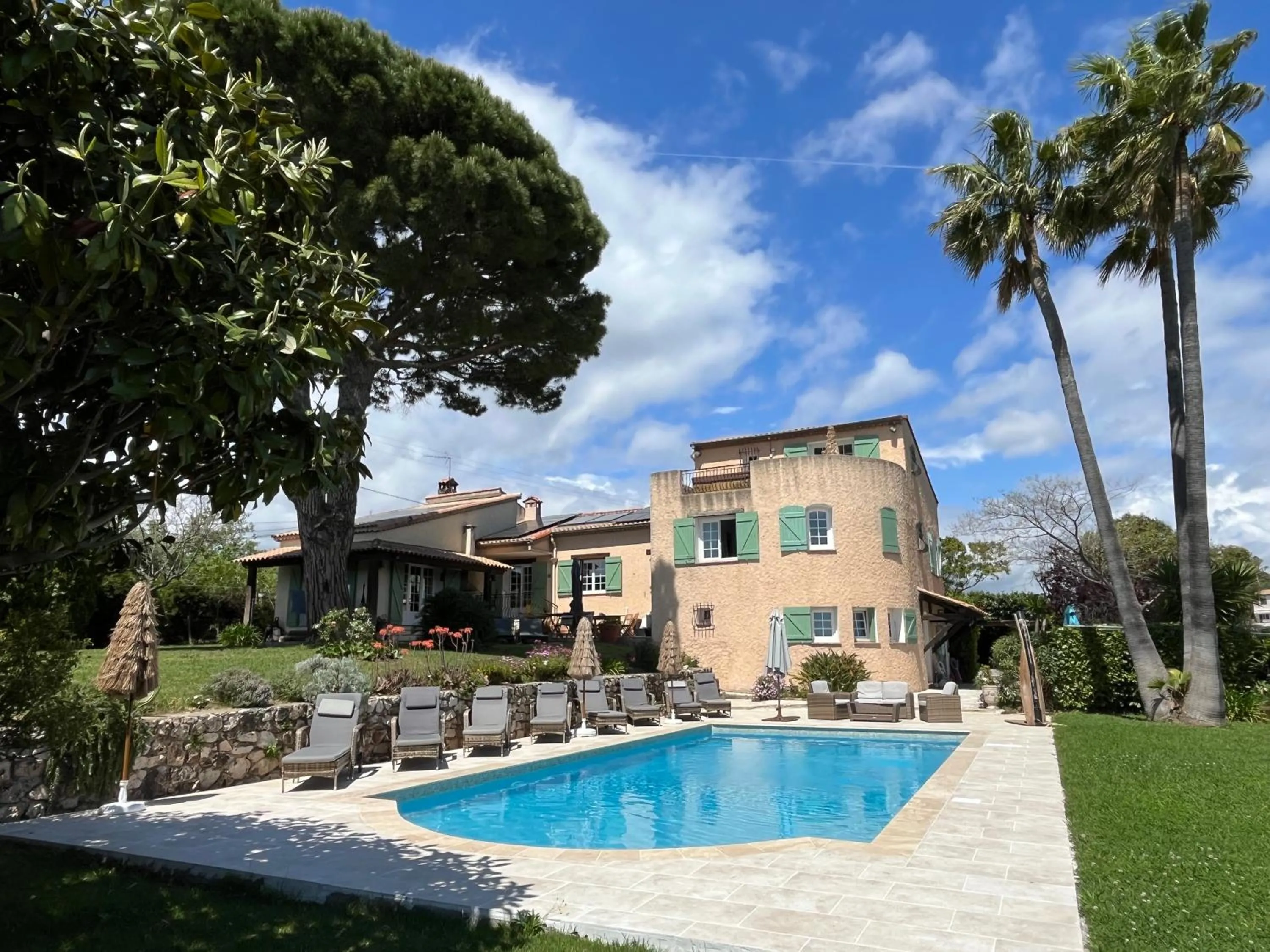 Property building in Villa Antoline