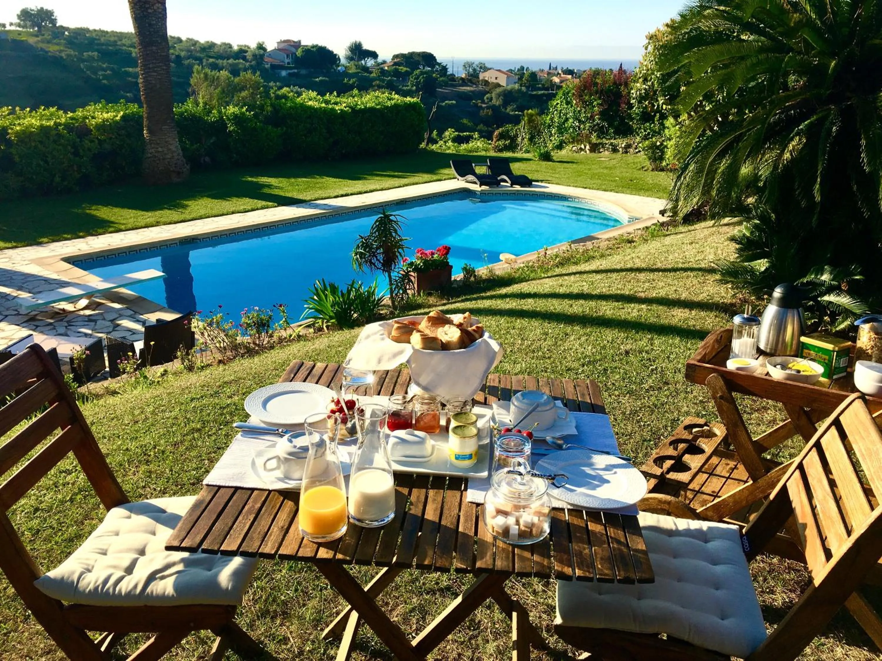 Breakfast in Villa Antoline
