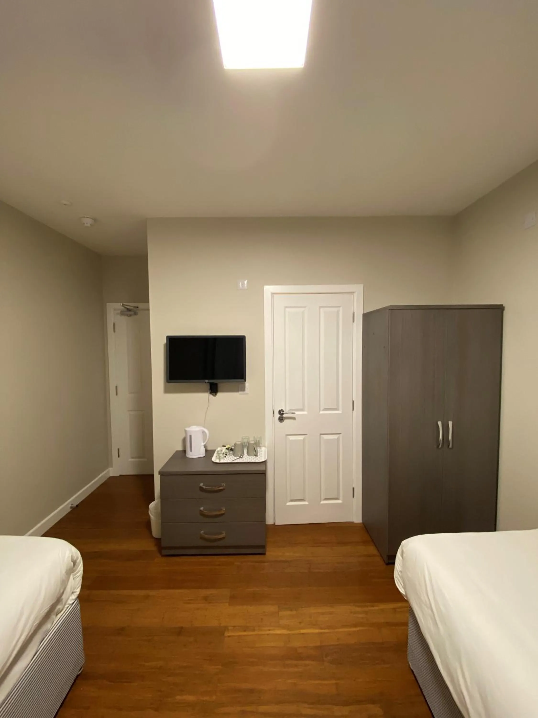 Bed in Buckingham Hotel