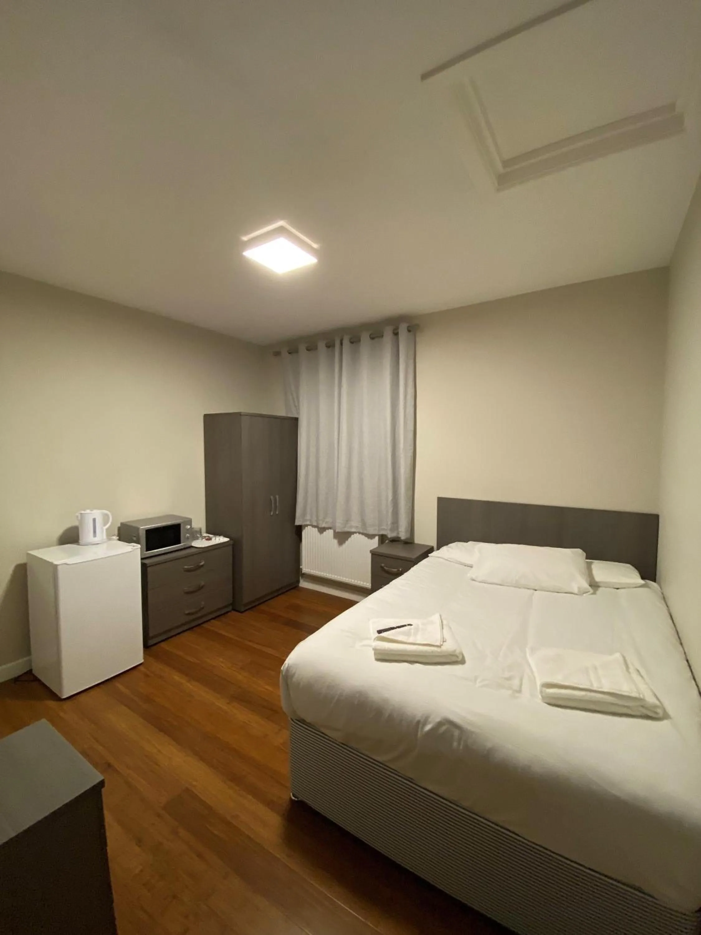 Bed in Buckingham Hotel