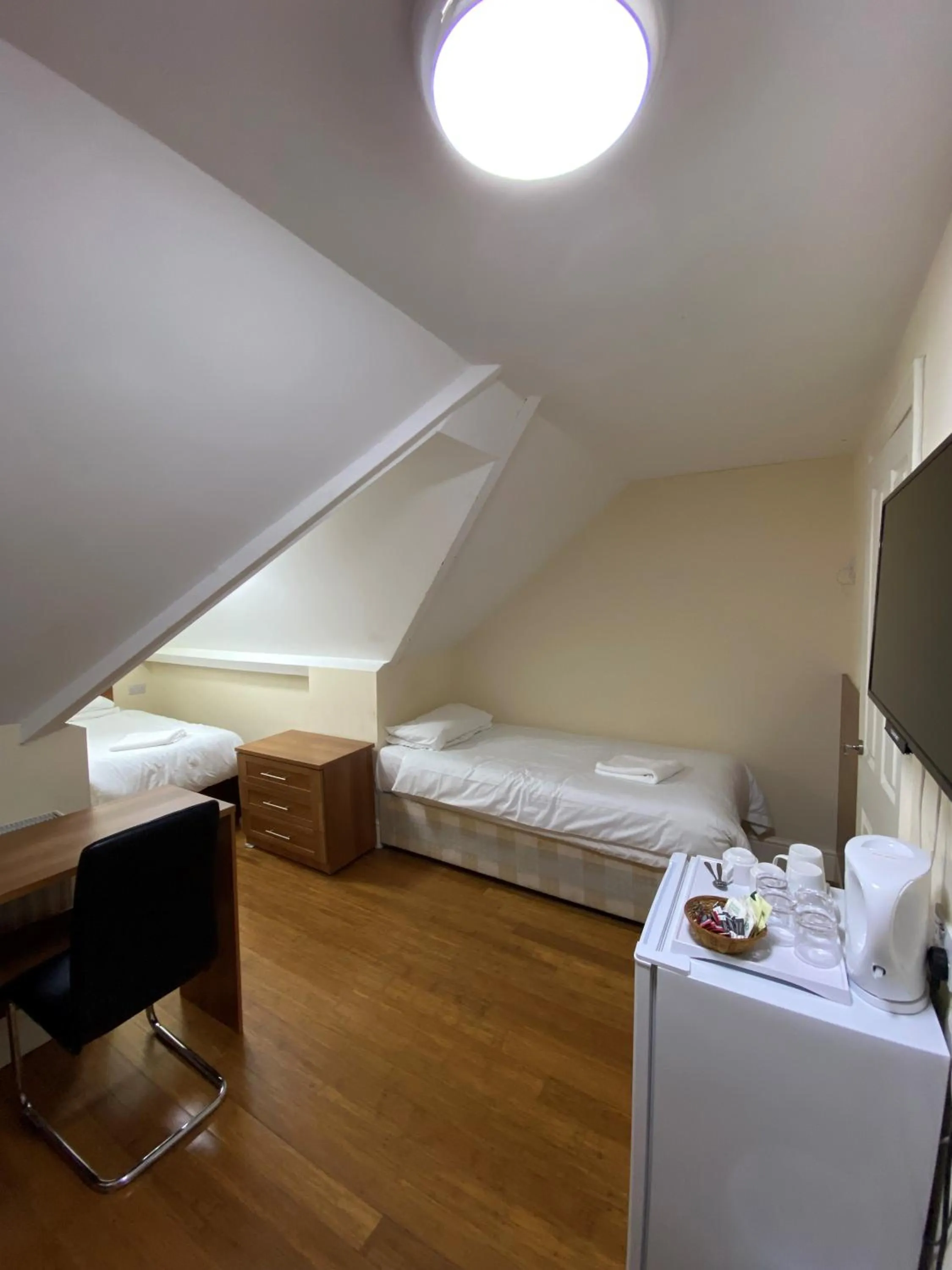 Bed in Buckingham Hotel