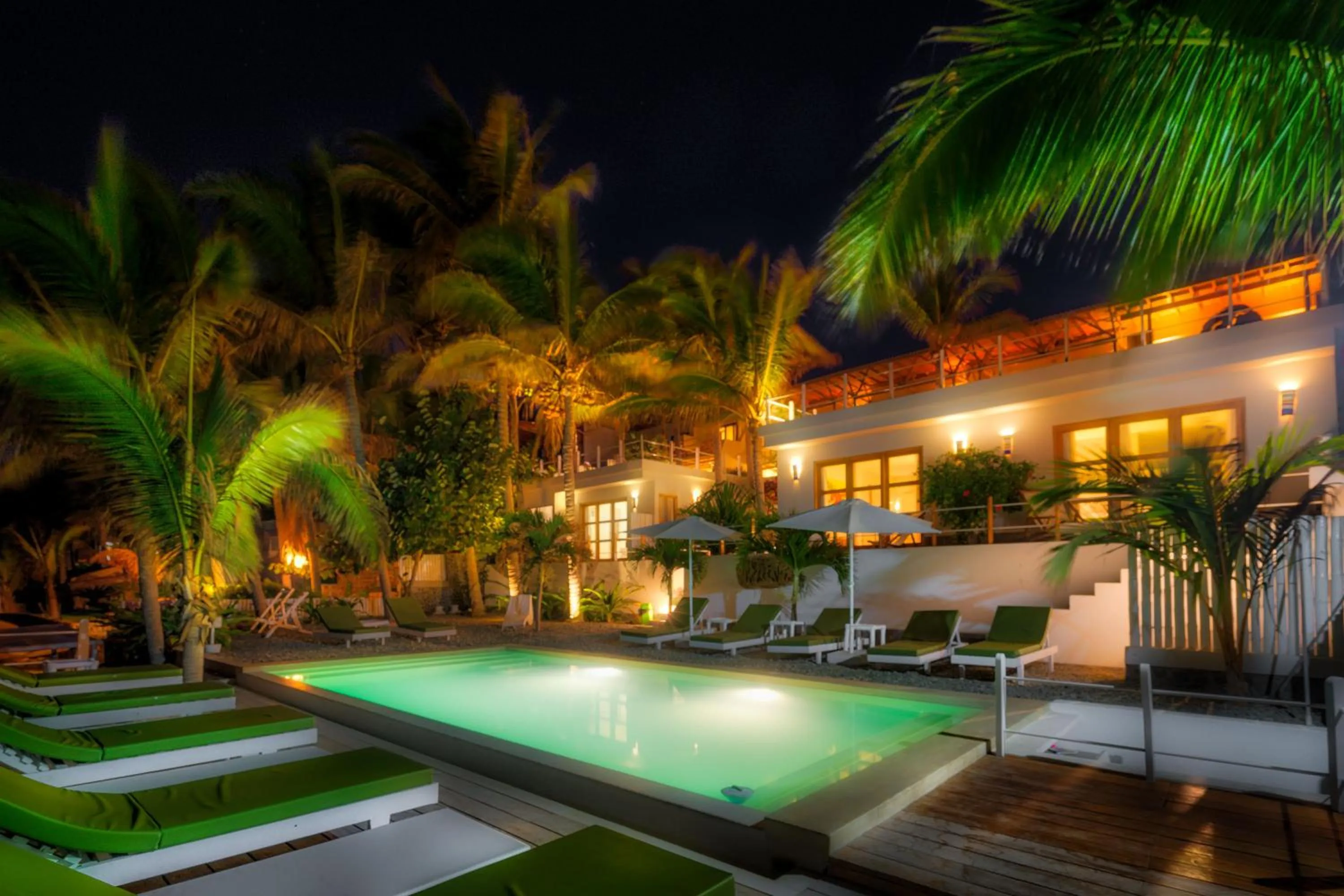 Swimming pool in Sunset Mancora