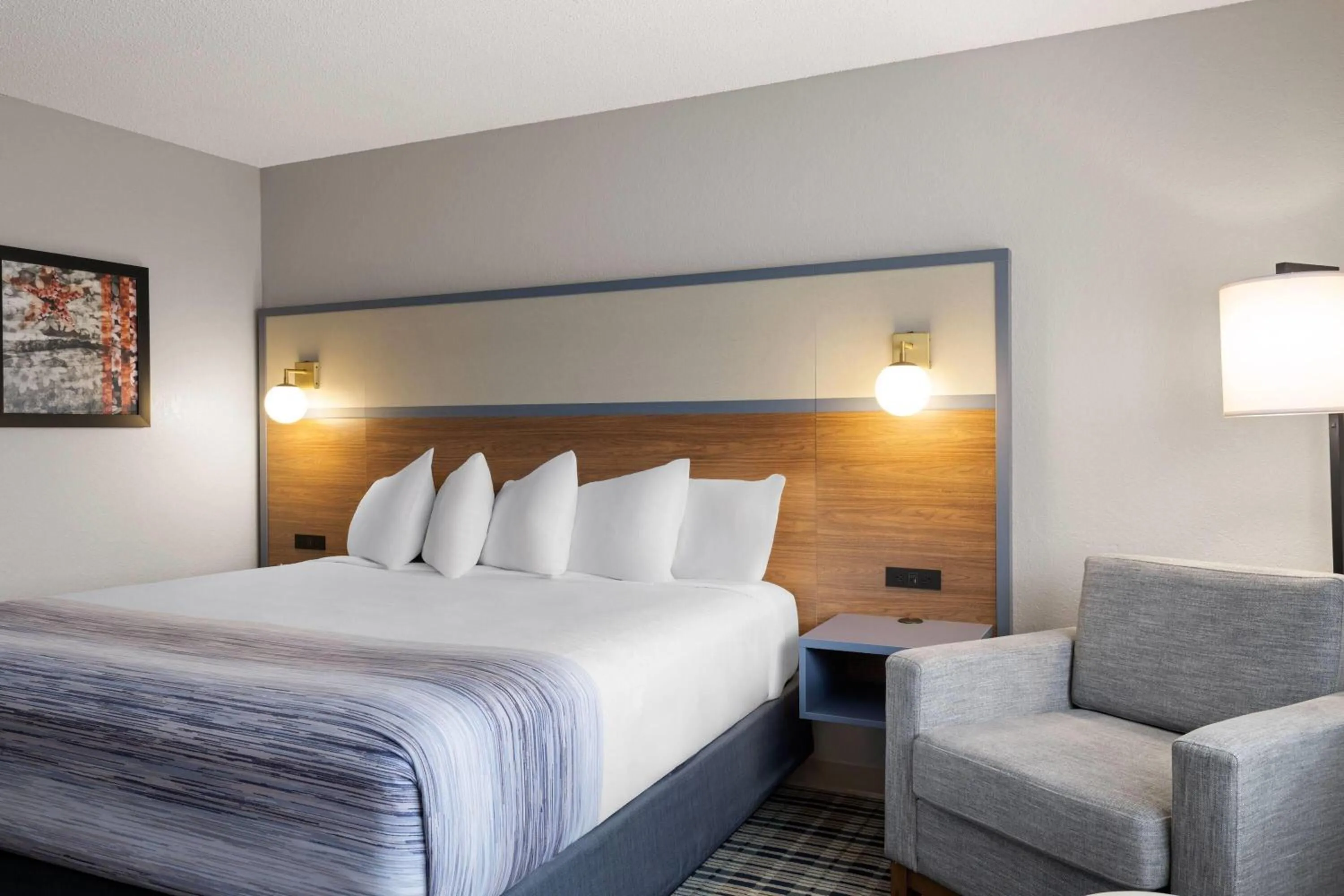 Photo of the whole room, Bed in AmericInn by Wyndham Alexandria