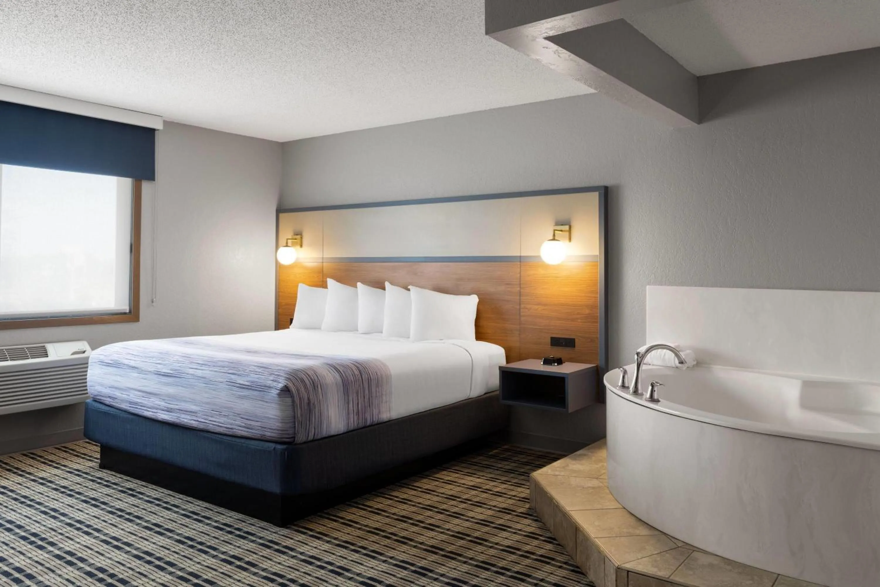Bath, Bed in AmericInn by Wyndham Alexandria