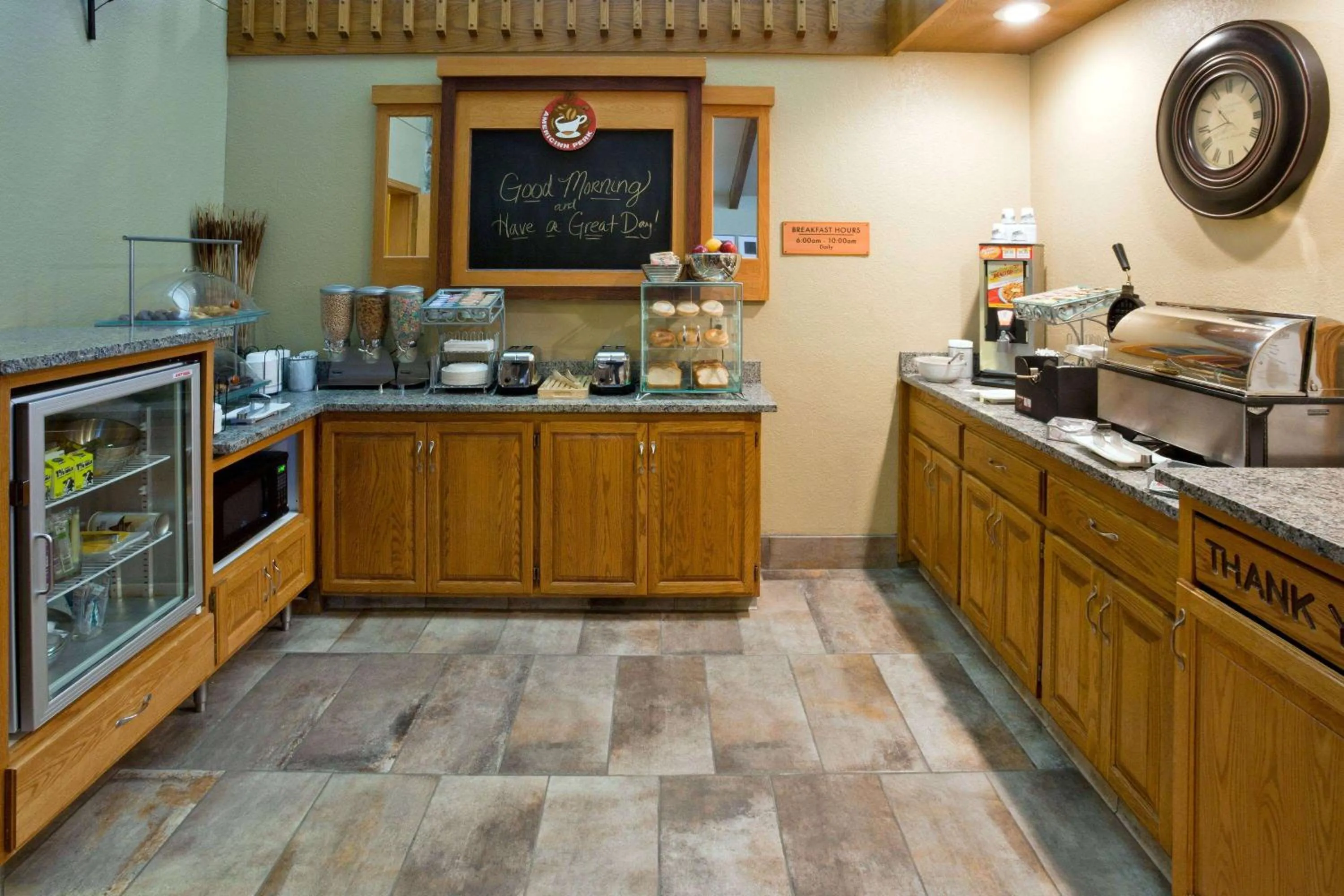 Breakfast in AmericInn by Wyndham Alexandria