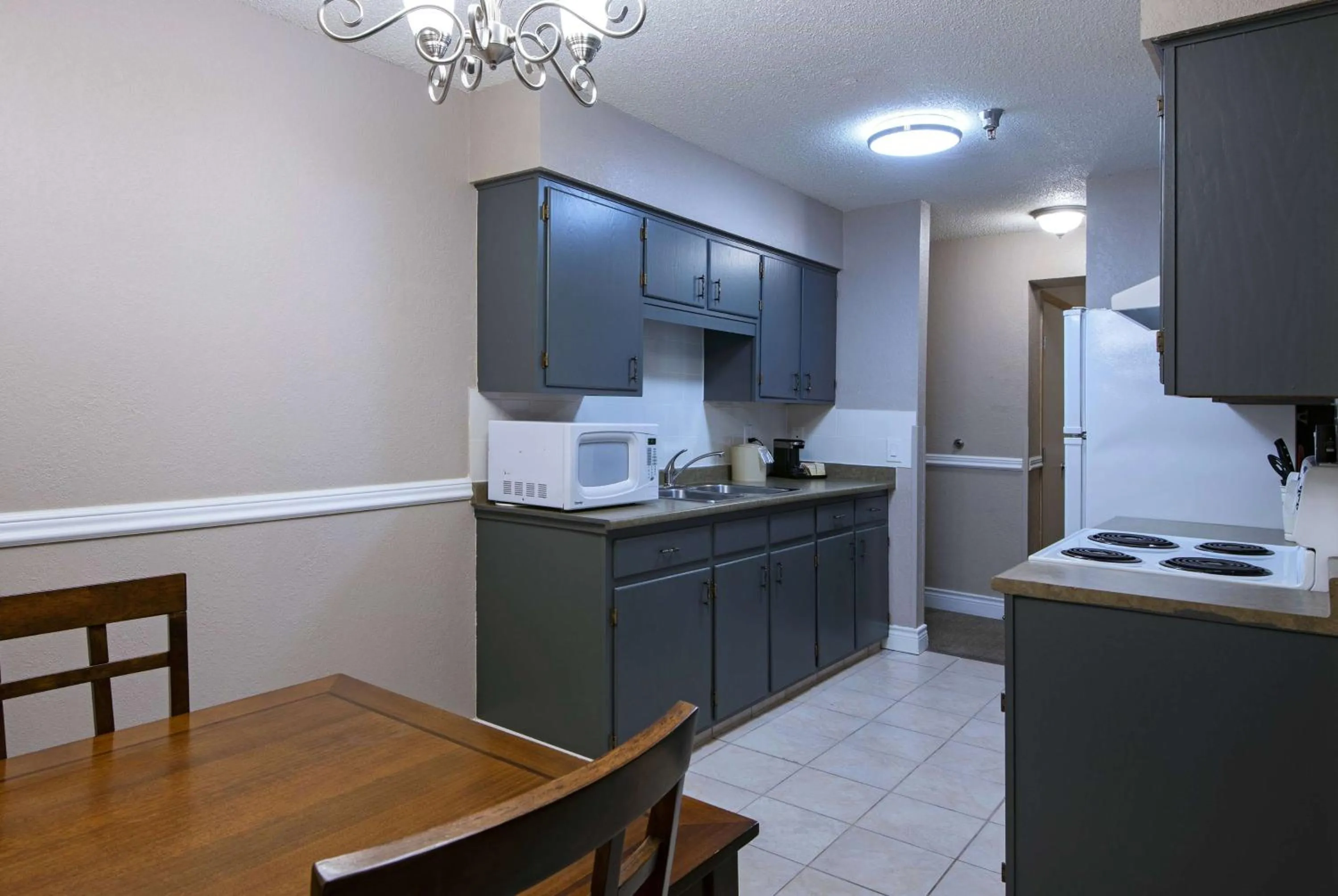 Photo of the whole room in Super 8 by Wyndham Kamloops On The Hill