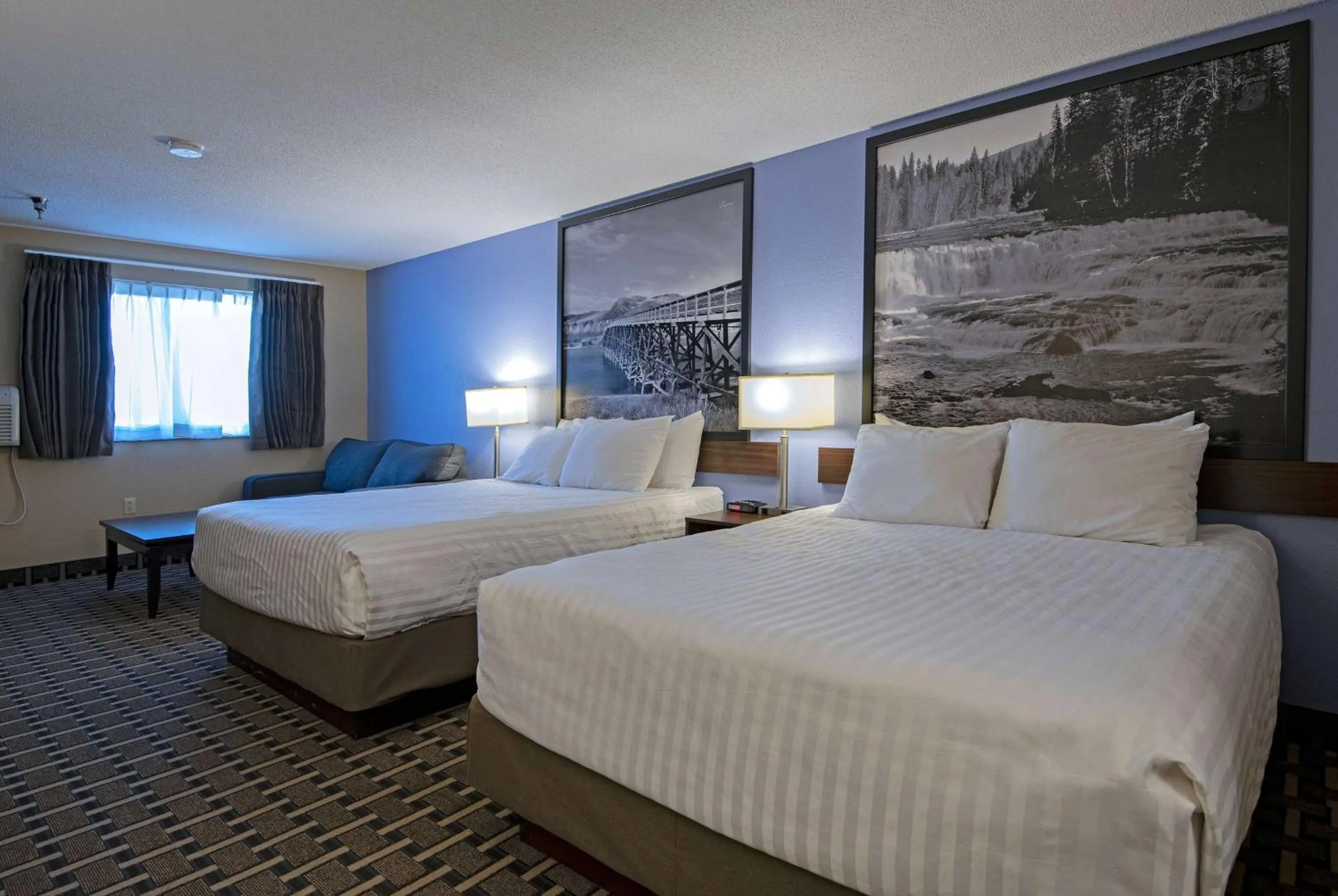Photo of the whole room, Bed in Super 8 by Wyndham Kamloops On The Hill