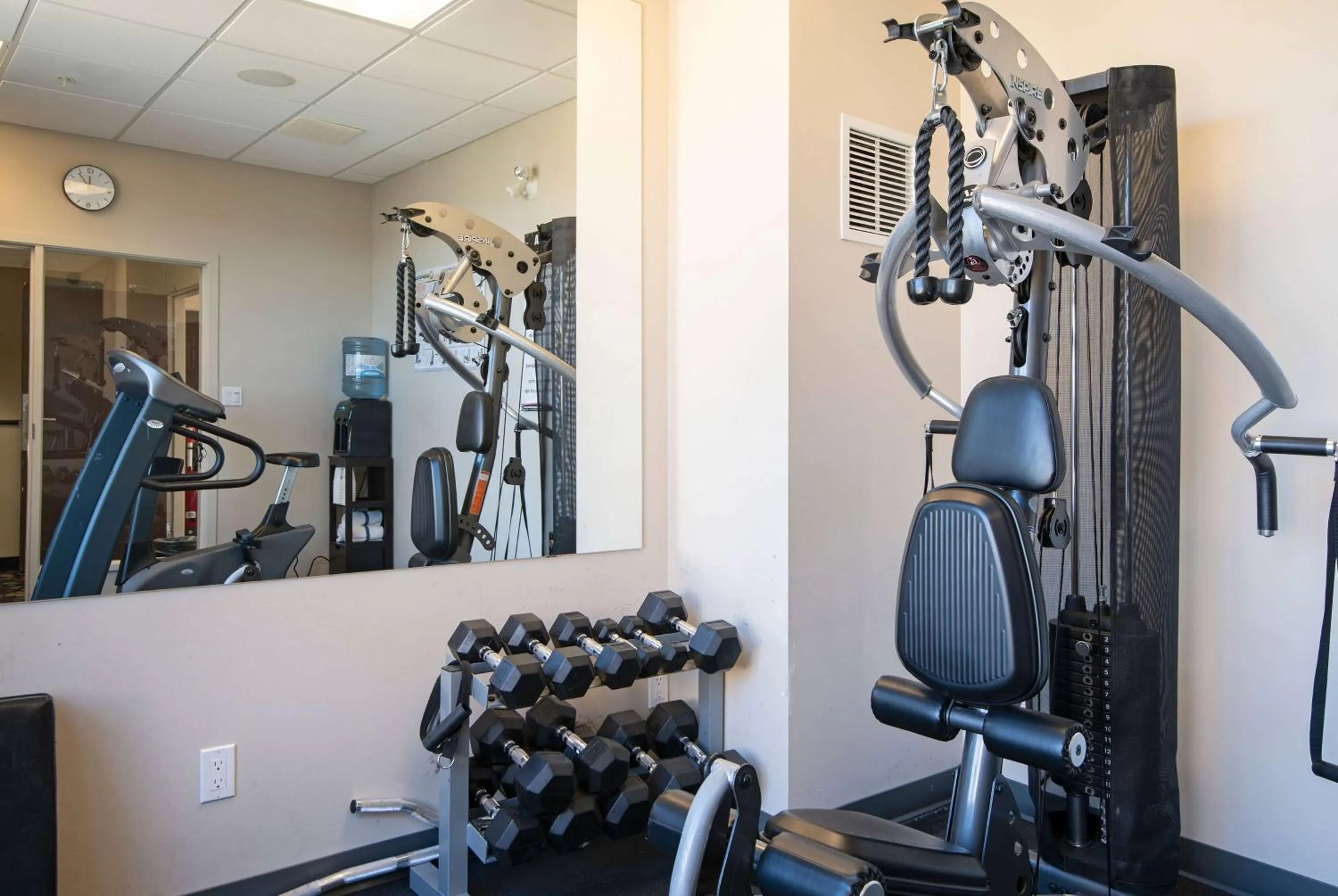 Fitness centre/facilities in Super 8 by Wyndham Kamloops On The Hill