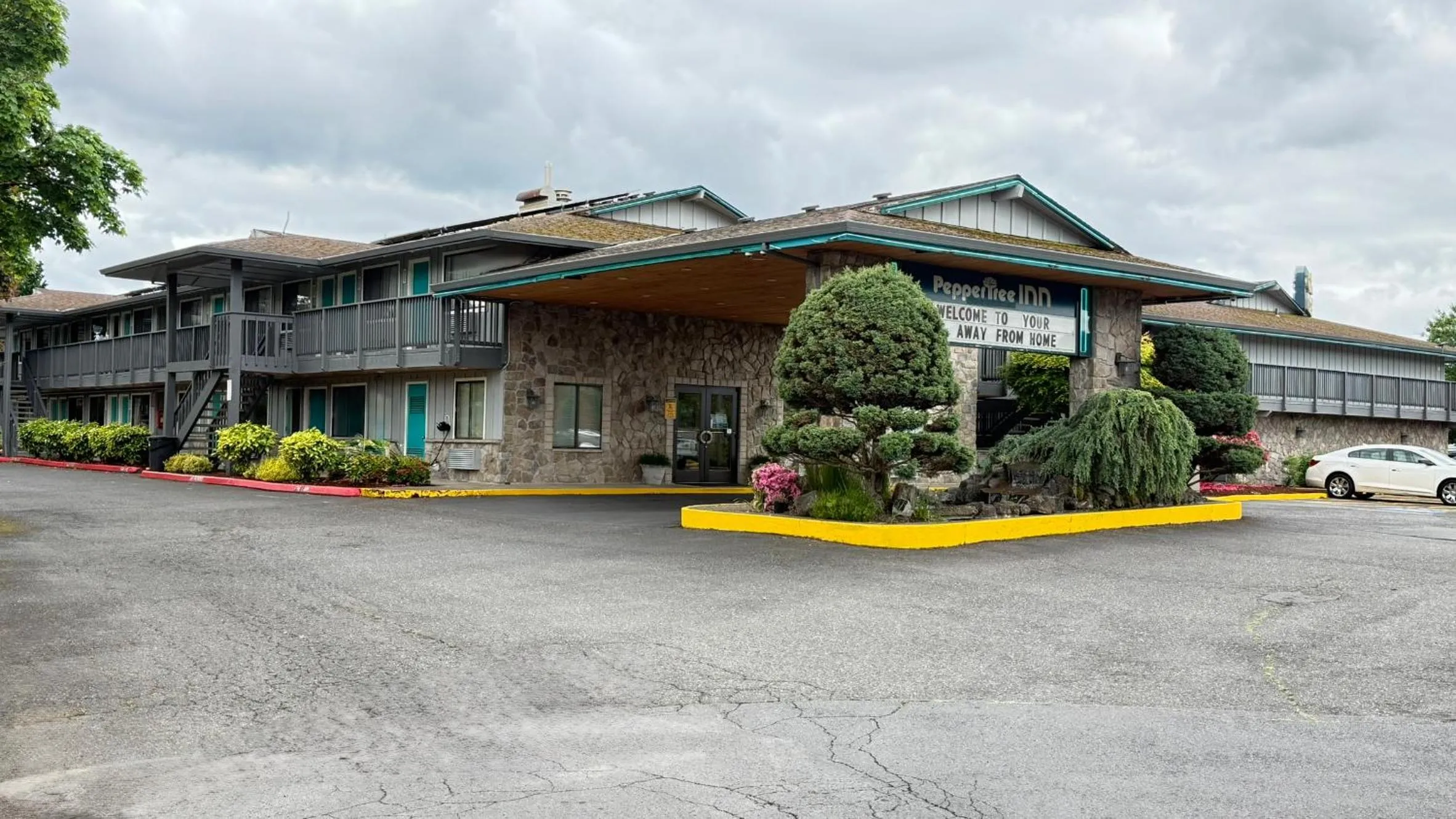 Property building in Pepper Tree Inn