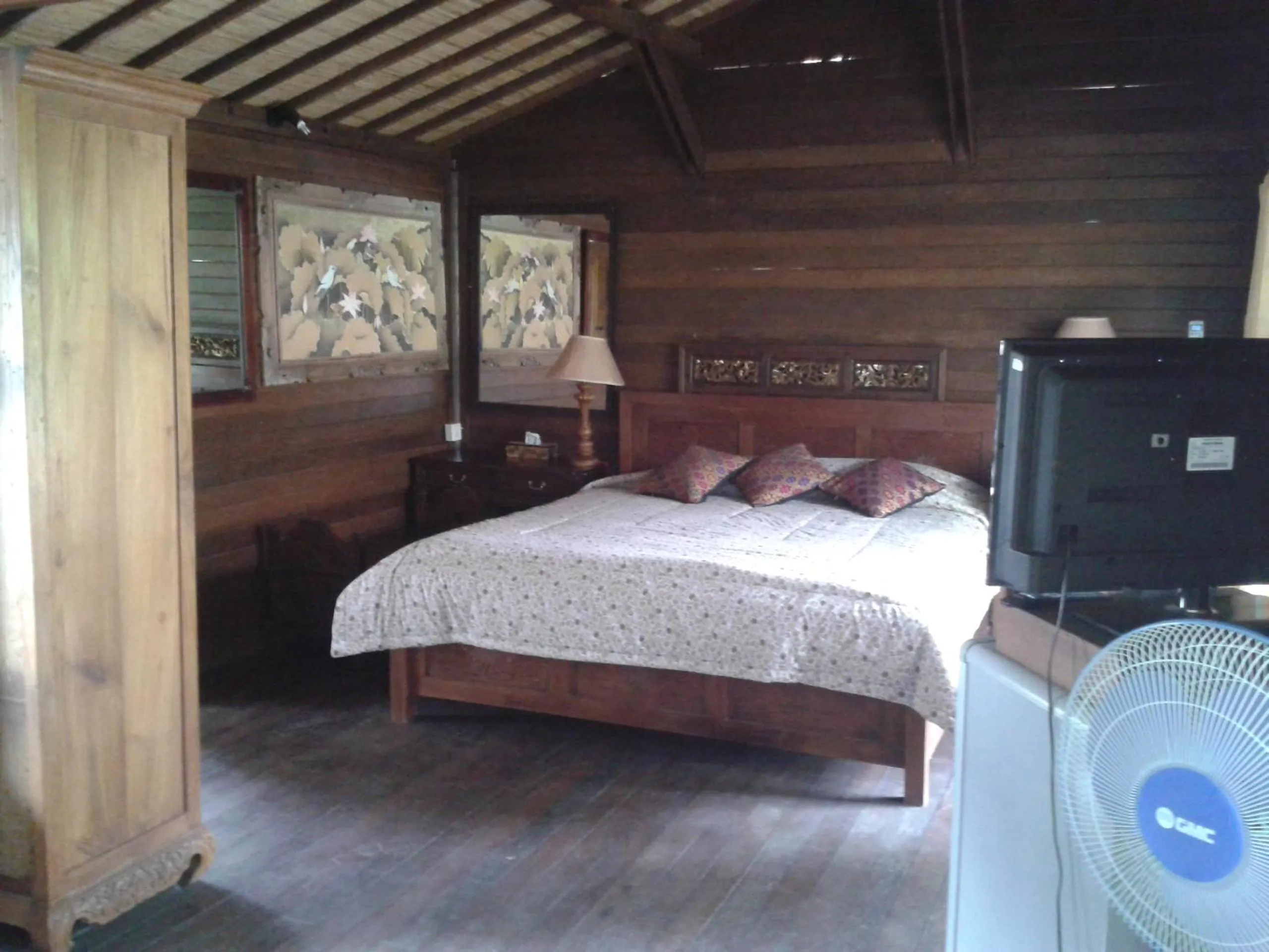 Photo of the whole room, Bed in Gazebo Beach Hotel