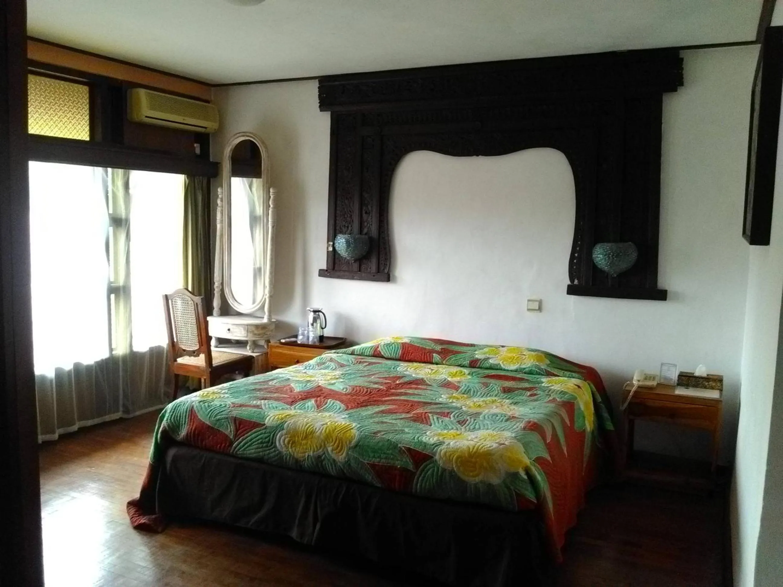 Bed in Gazebo Beach Hotel