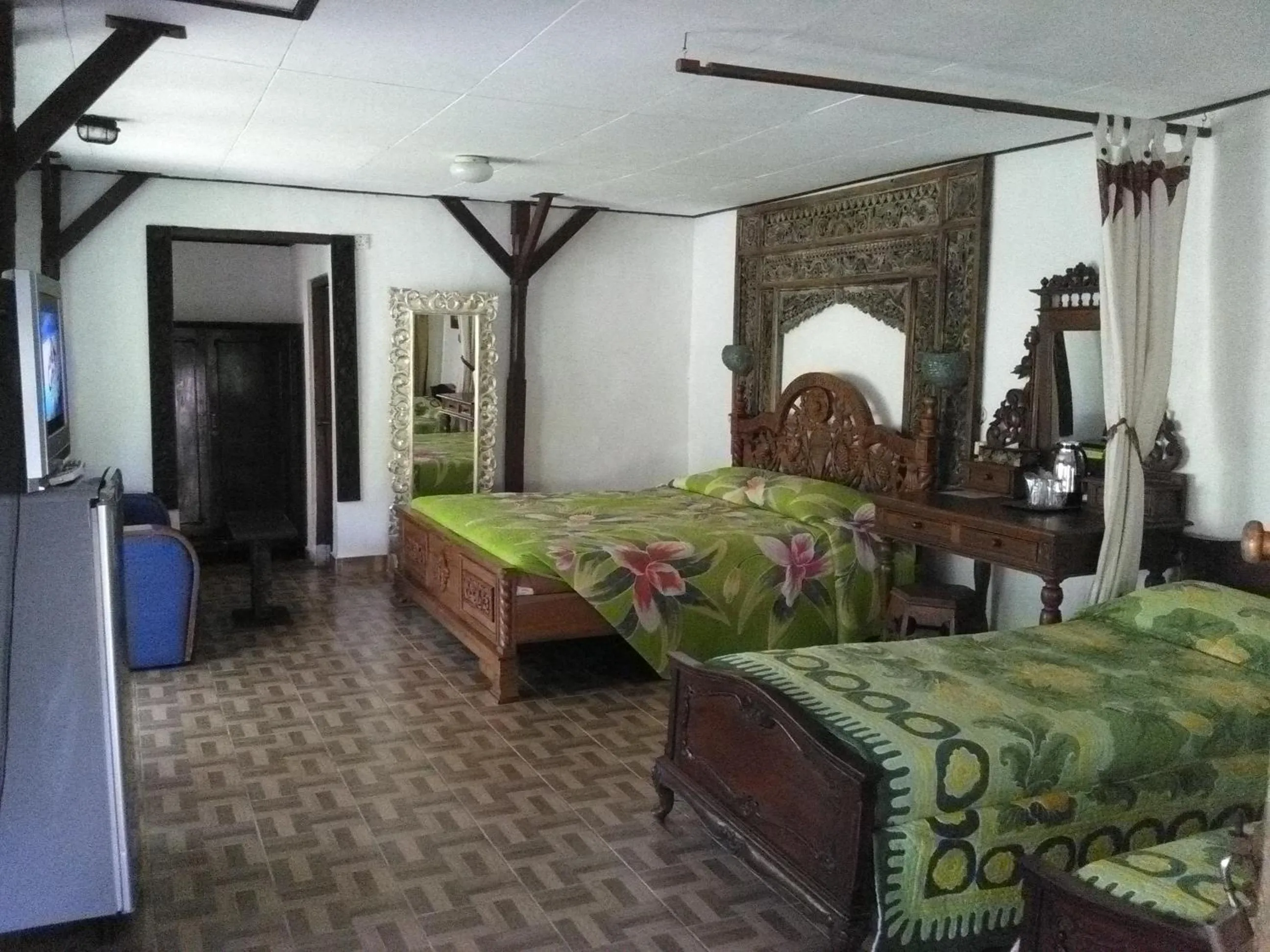 bunk bed, Bed in Gazebo Beach Hotel