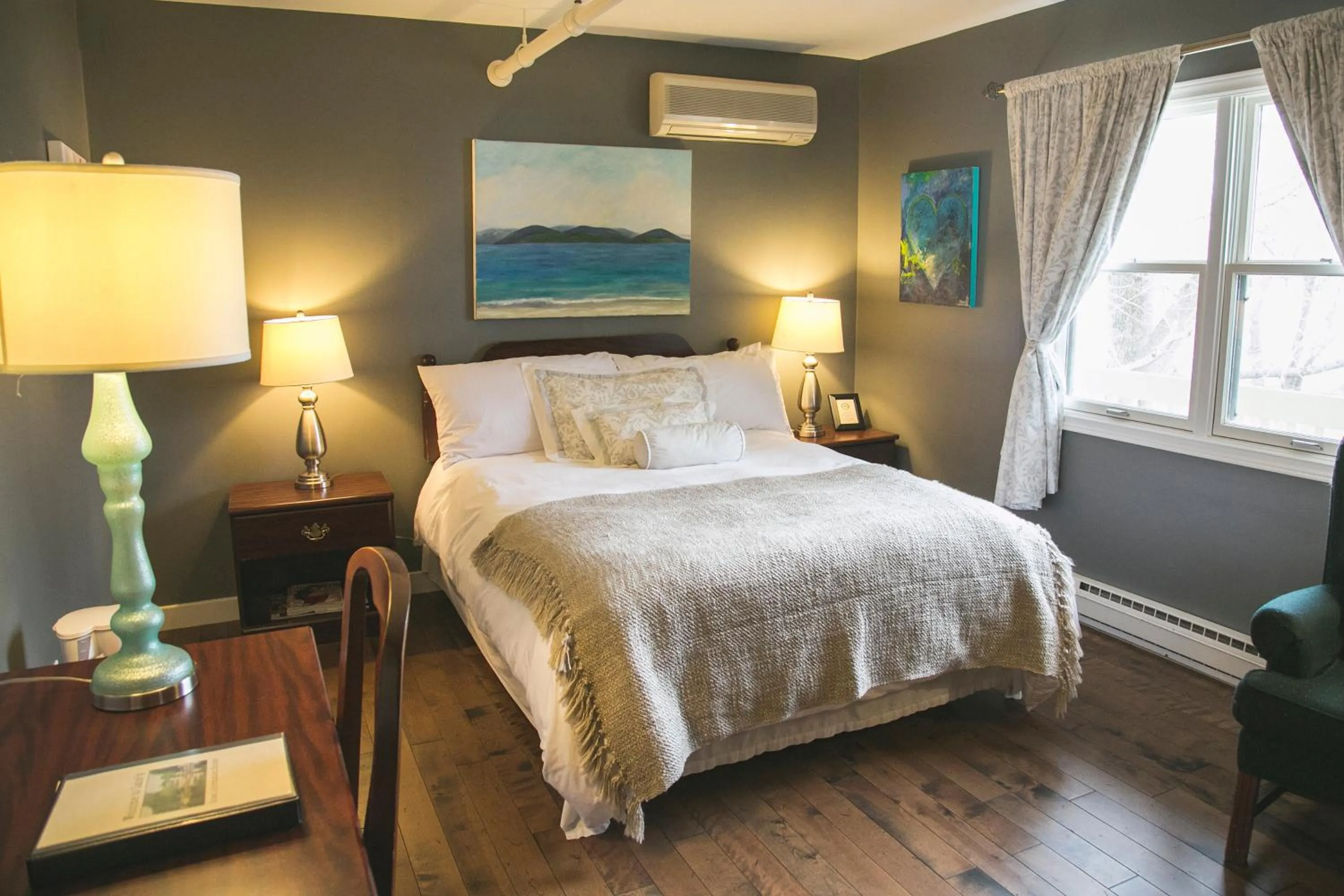 Bed in Lanes Privateer Inn