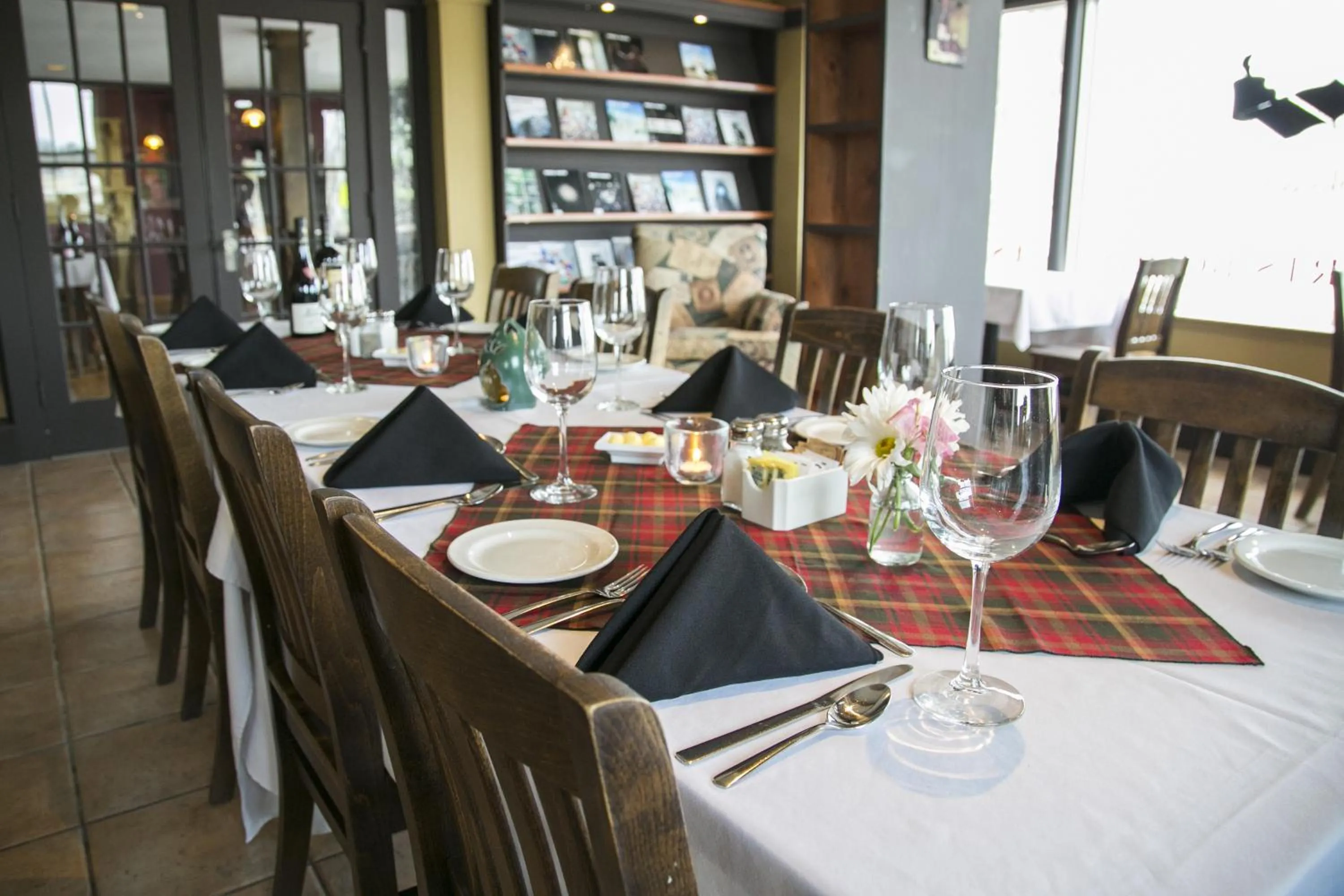 Restaurant/places to eat in Lanes Privateer Inn