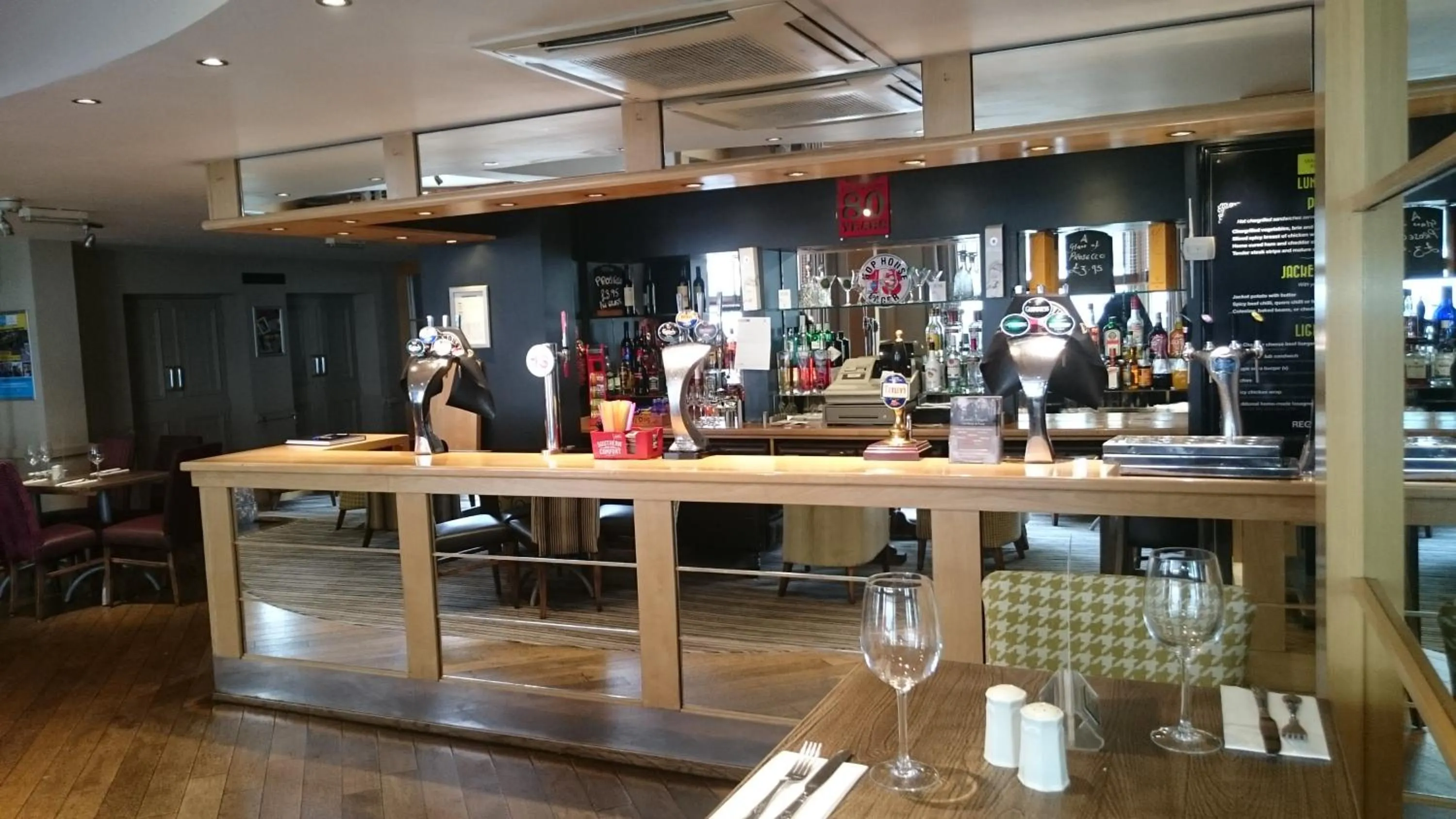 Lounge or bar in Regent Hotel Doncaster