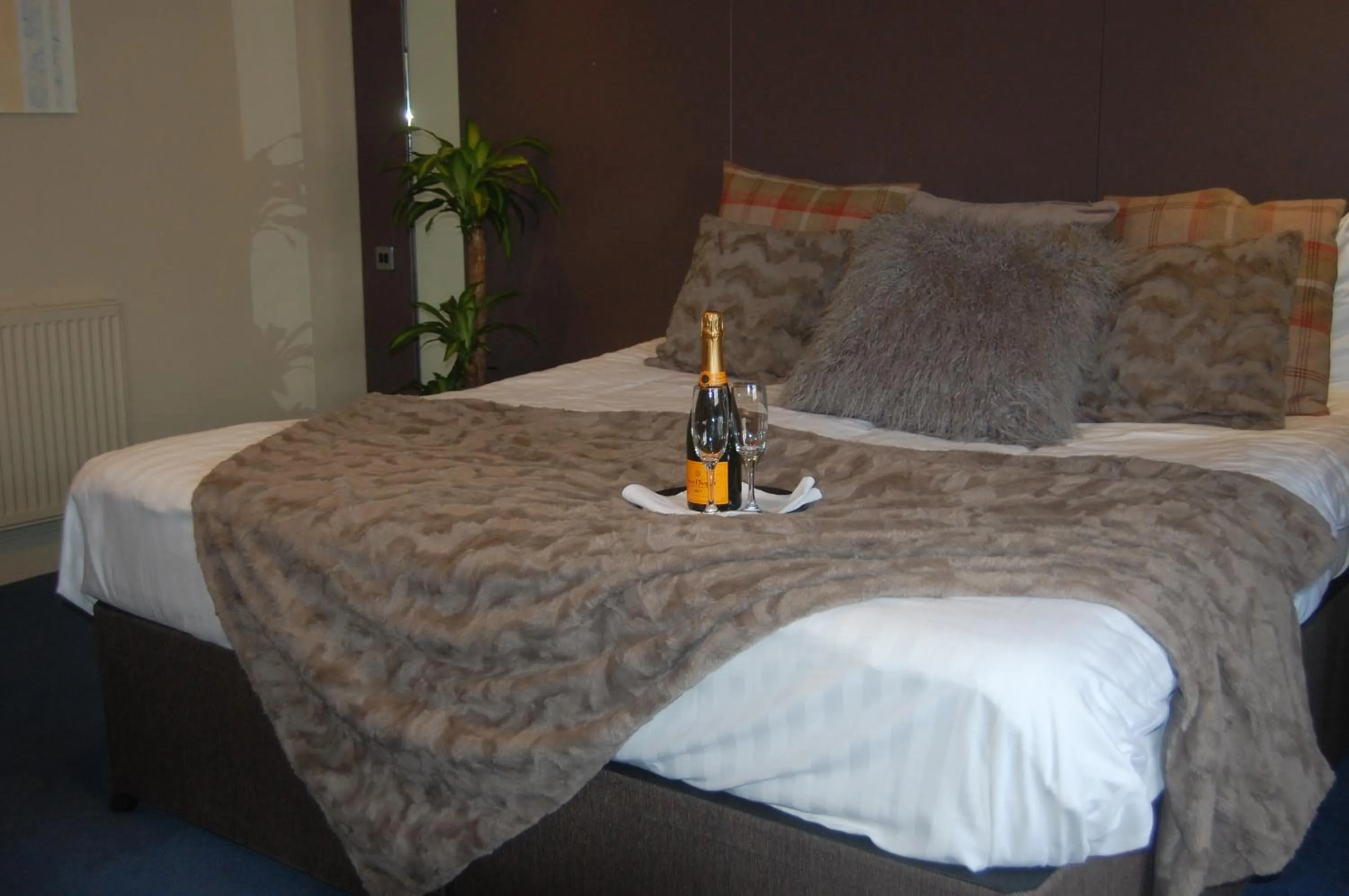 Bedroom, Bed in Regent Hotel Doncaster