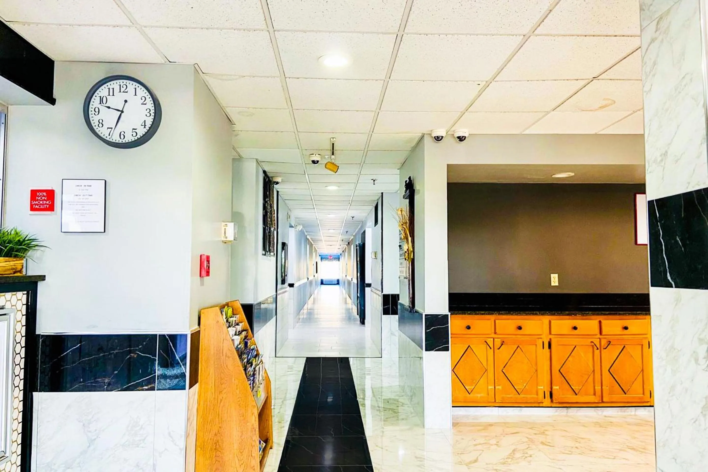 Lobby or reception in OYO Townhouse Inn Jacksonville near Little Rock Air Force Base