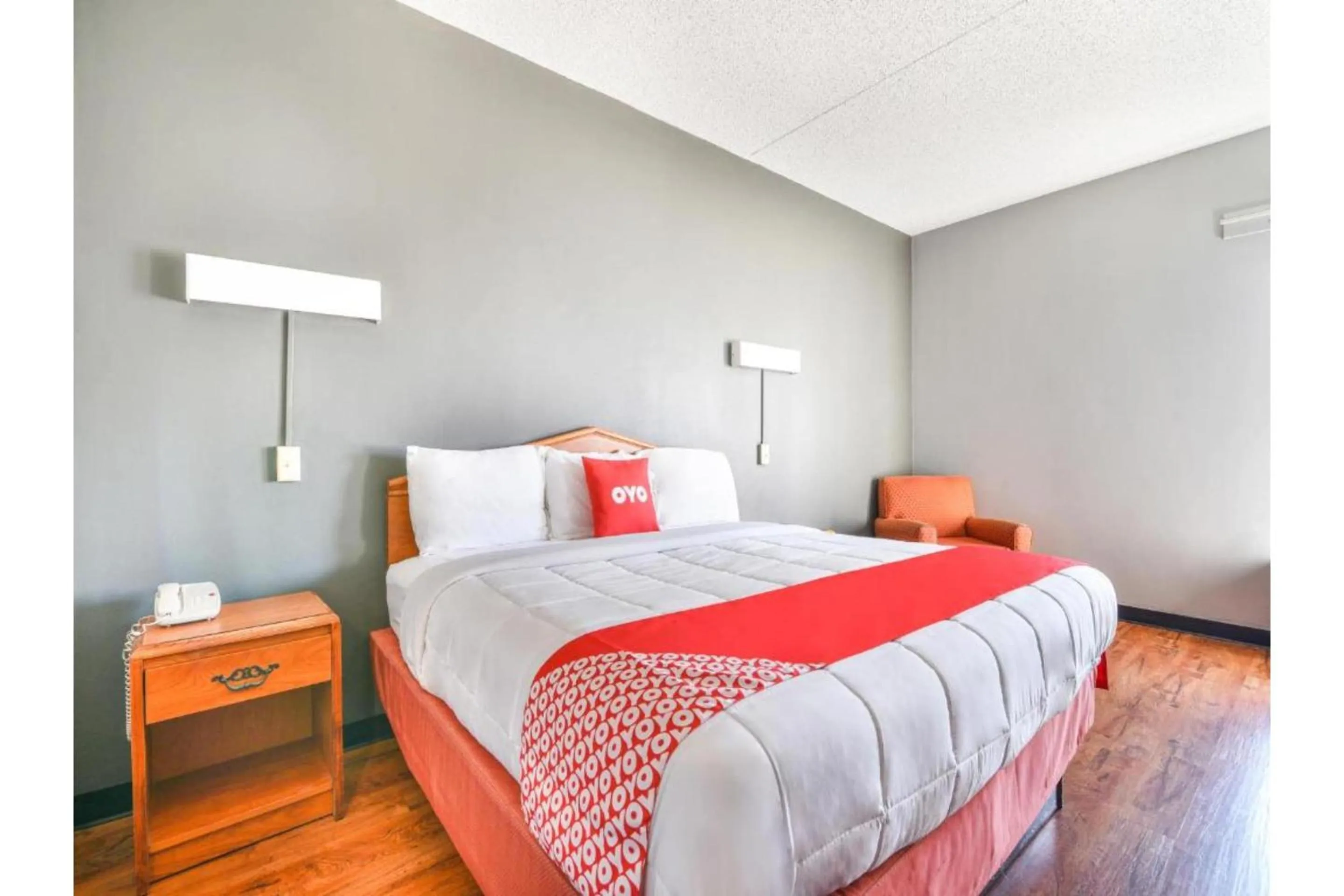 Bedroom, Bed in OYO Townhouse Inn Jacksonville near Little Rock Air Force Base