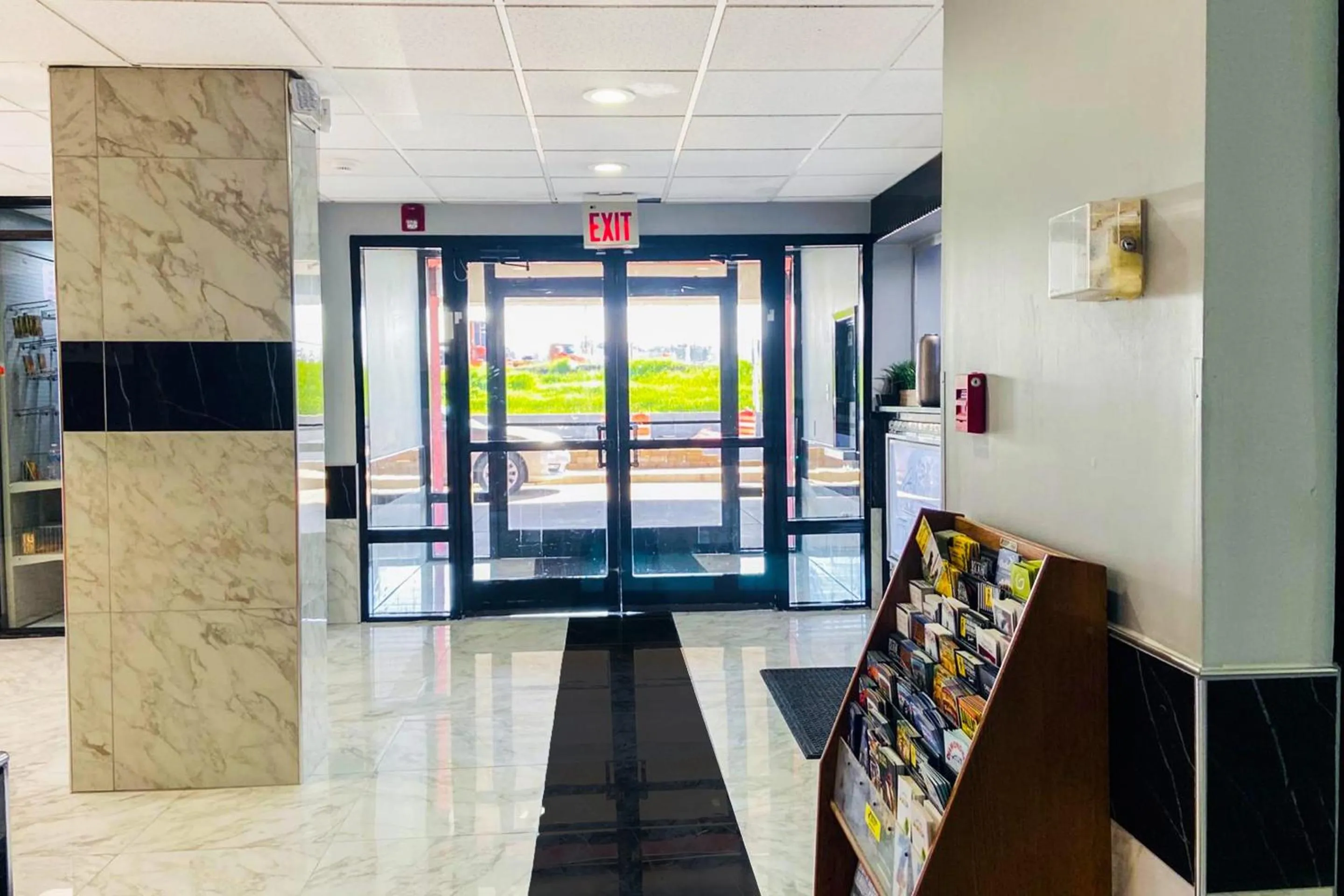 Lobby or reception in OYO Townhouse Inn Jacksonville near Little Rock Air Force Base