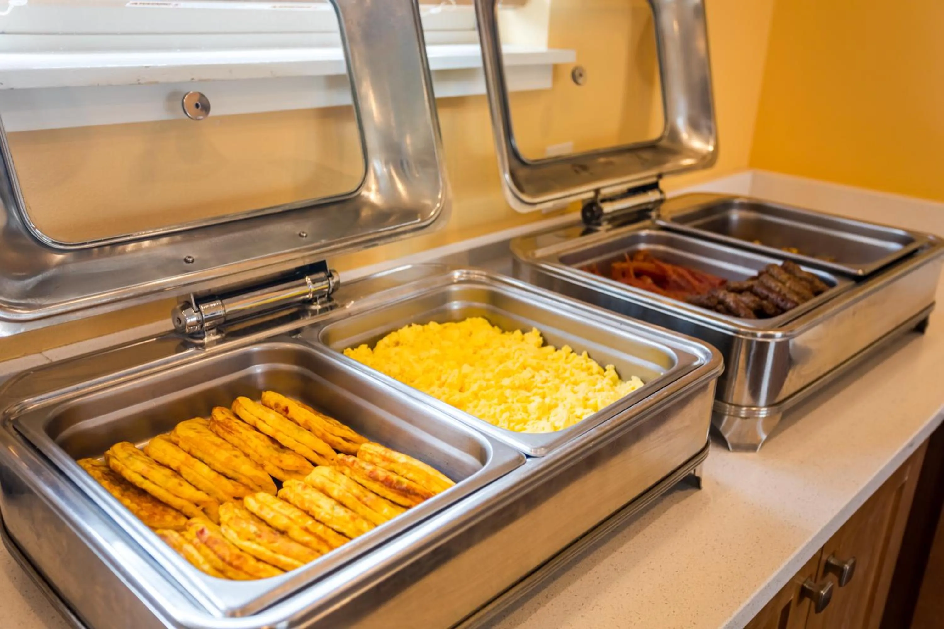 Breakfast in Ebb Tide Oceanfront Inn