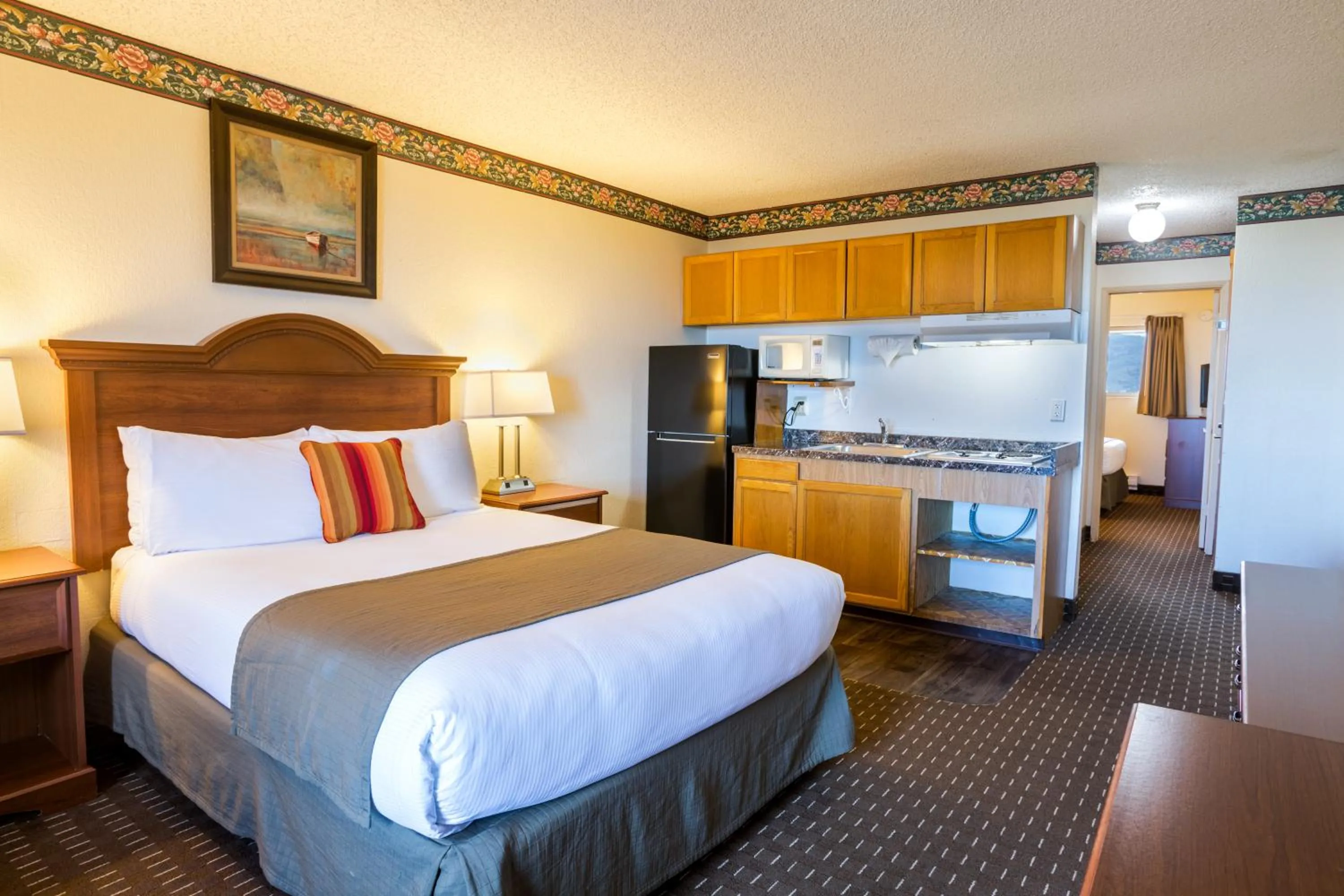 Bed in Ebb Tide Oceanfront Inn