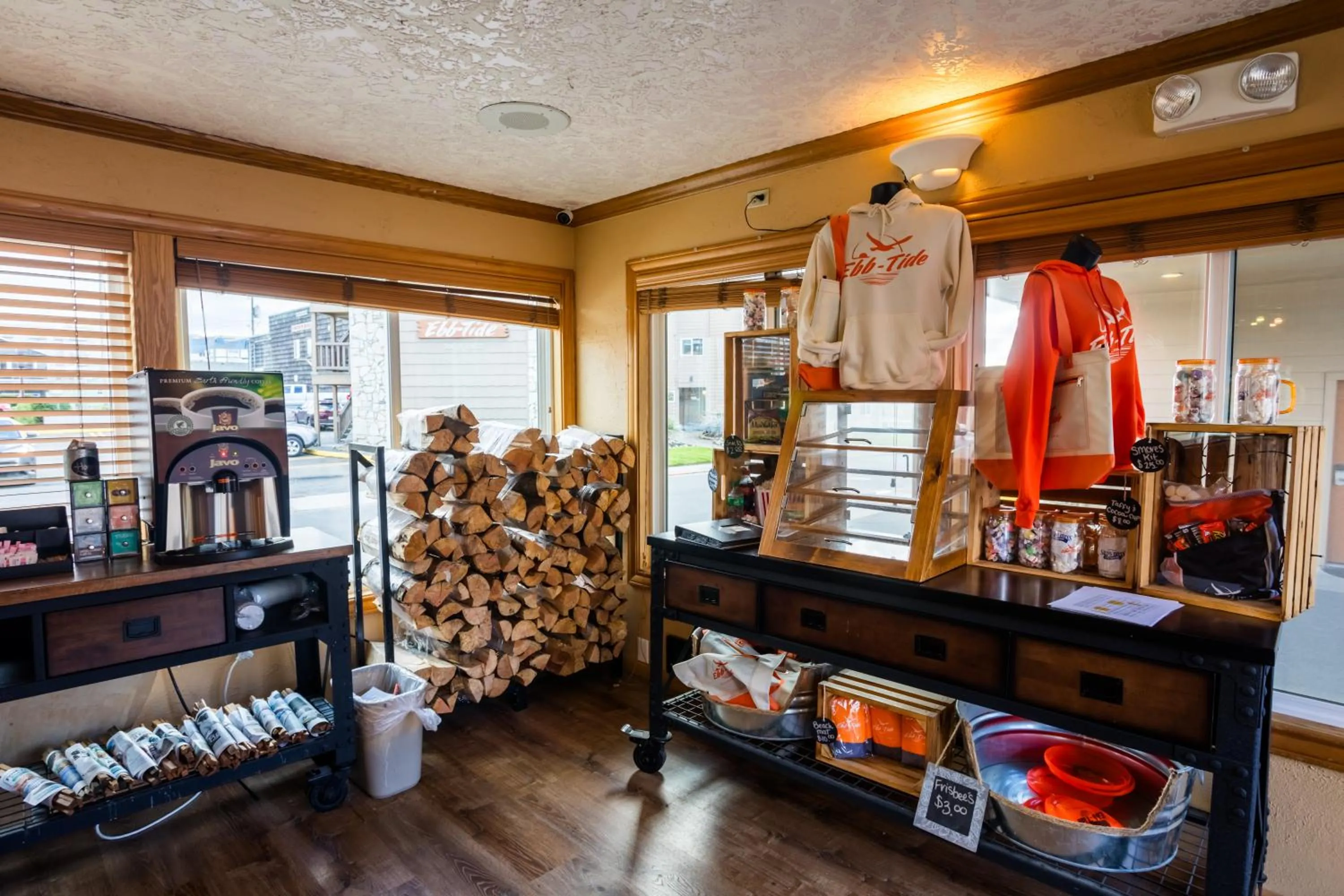 Lobby or reception in Ebb Tide Oceanfront Inn