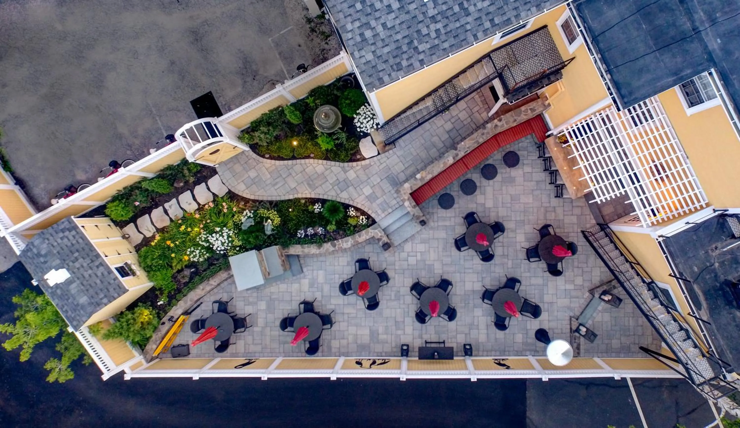 Patio in Inn by the Bandstand