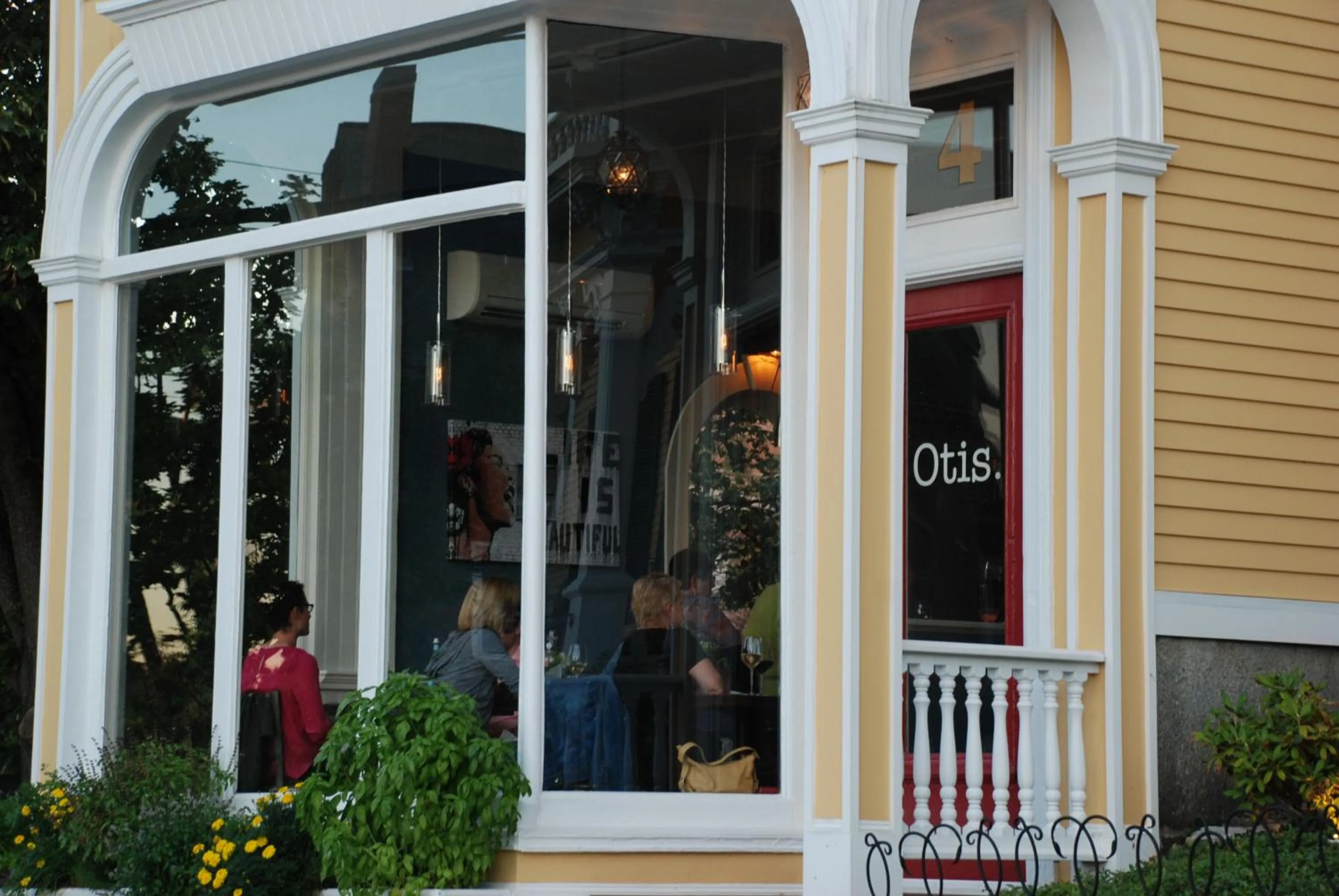 Restaurant/places to eat in Inn by the Bandstand