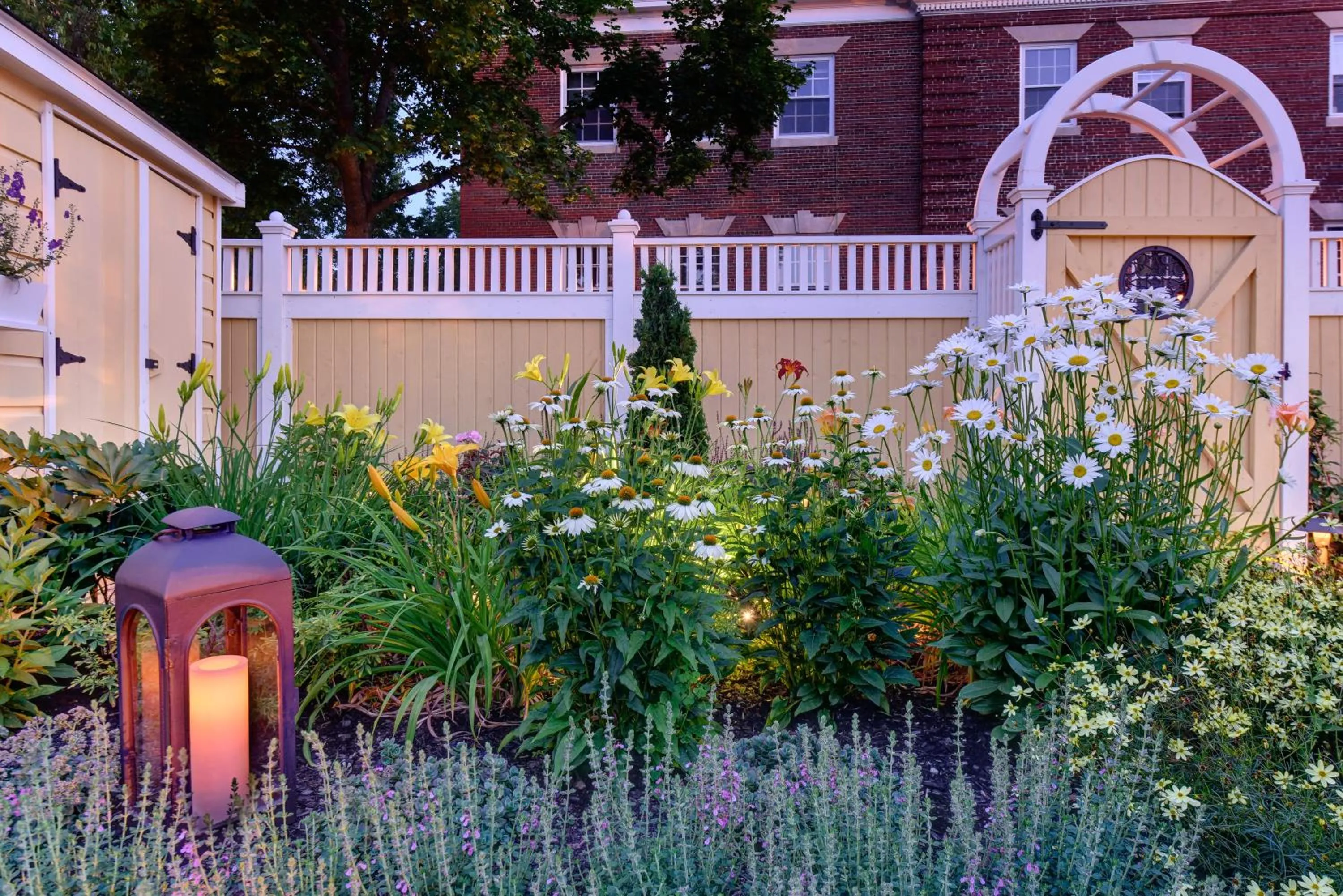 Patio in Inn by the Bandstand