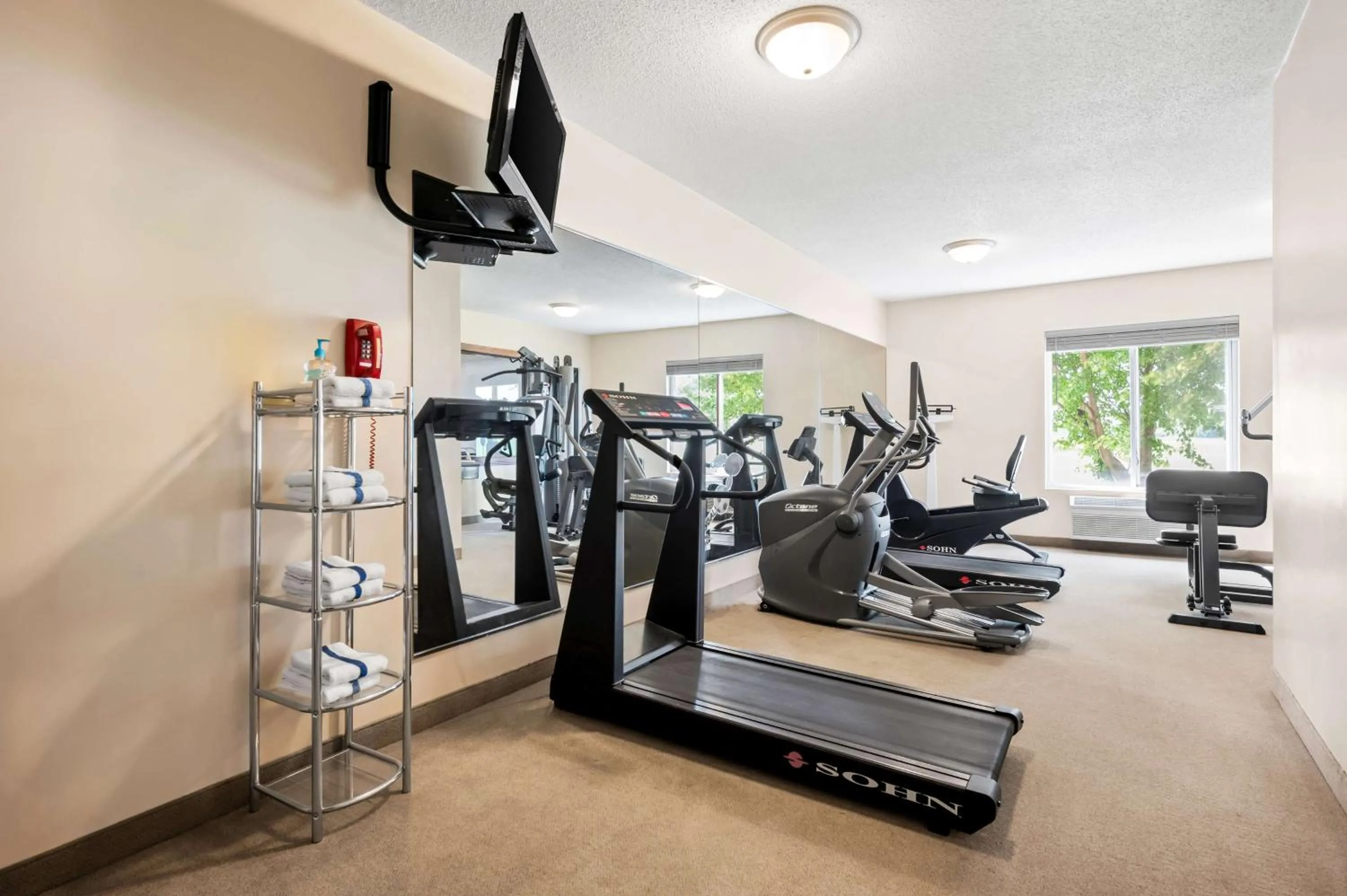 Fitness centre/facilities in Best Western Annawan Inn