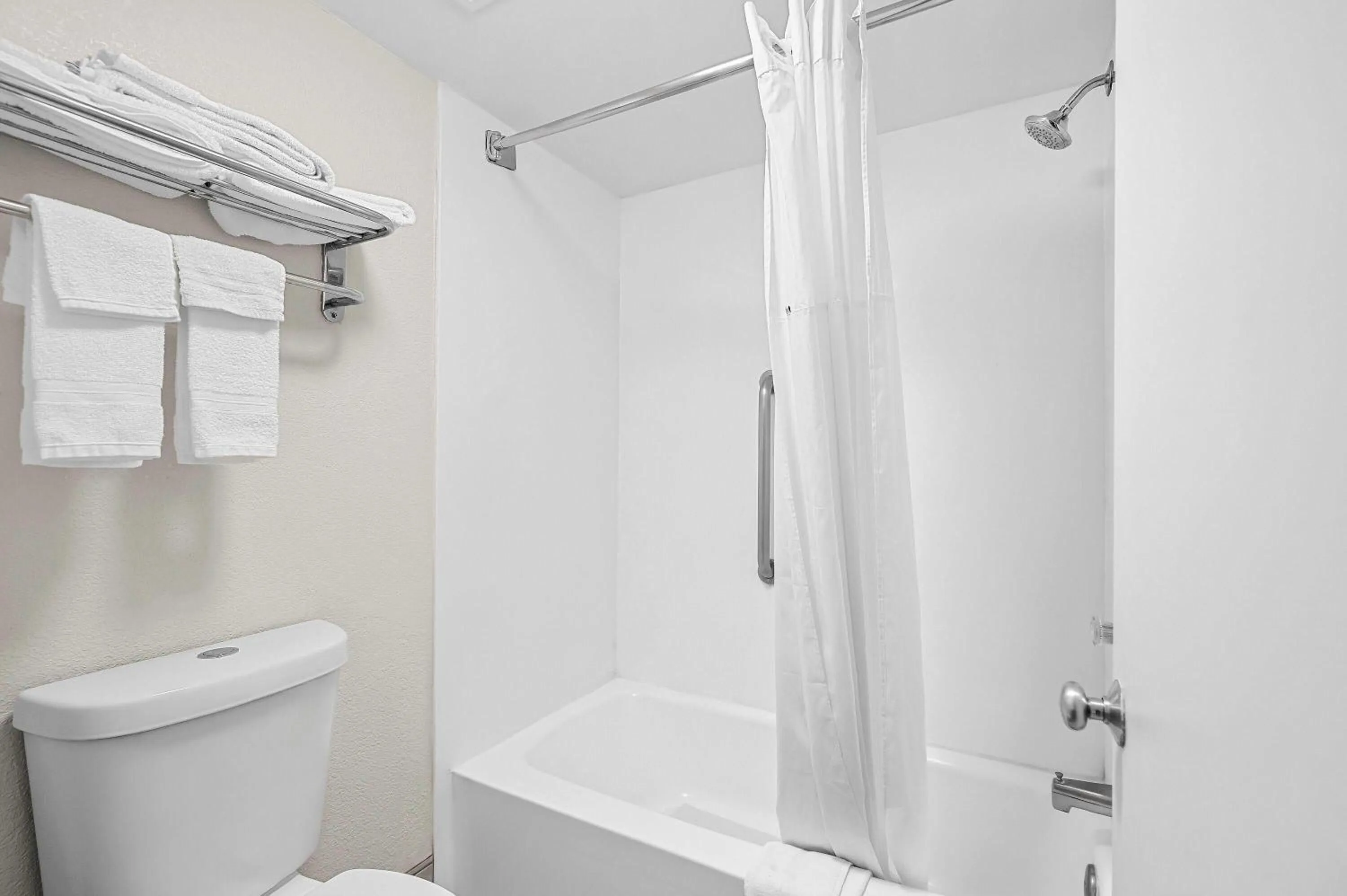 Bathroom in Days Inn by Wyndham Salem