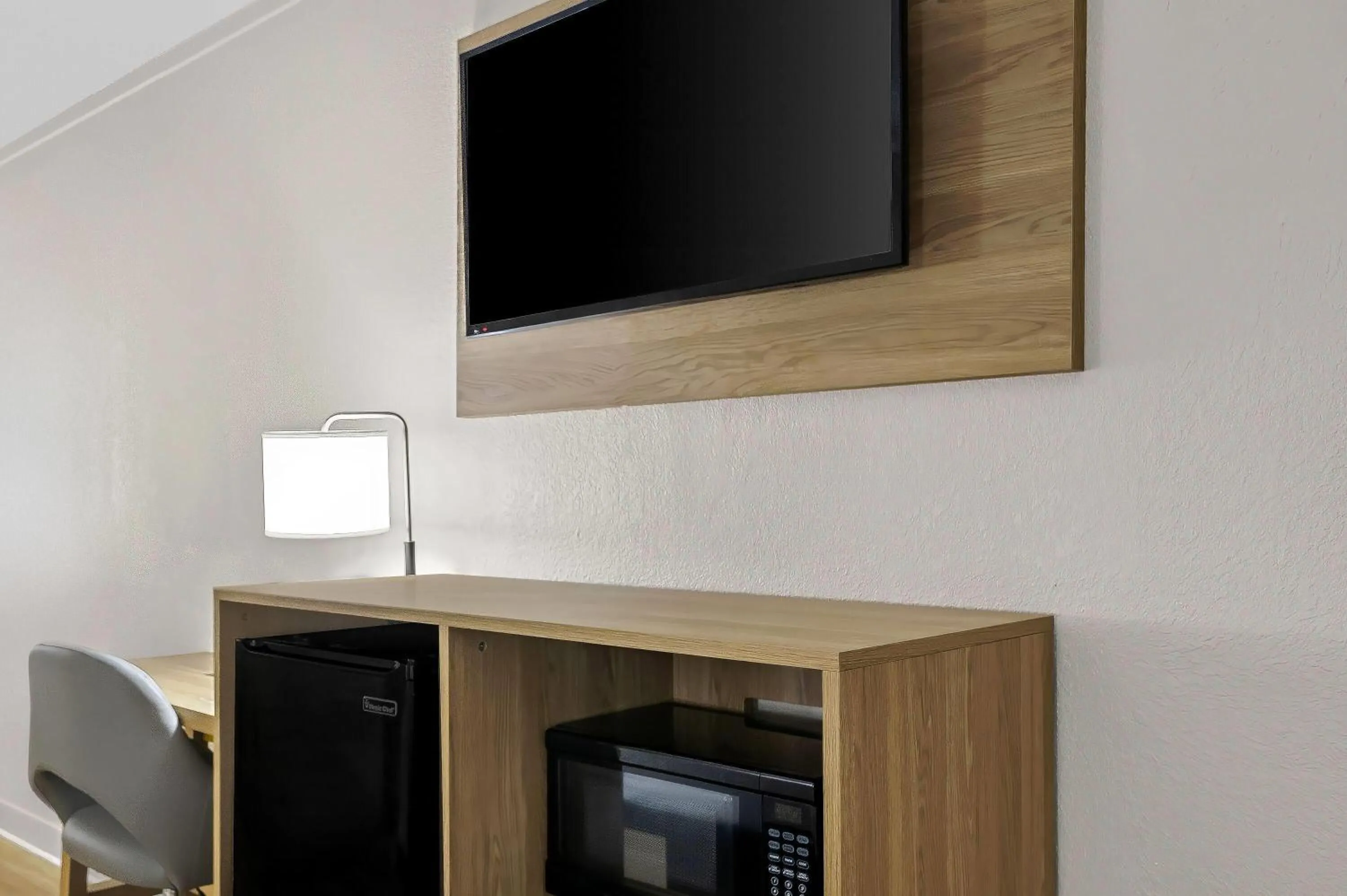 Bed in Days Inn by Wyndham Salem