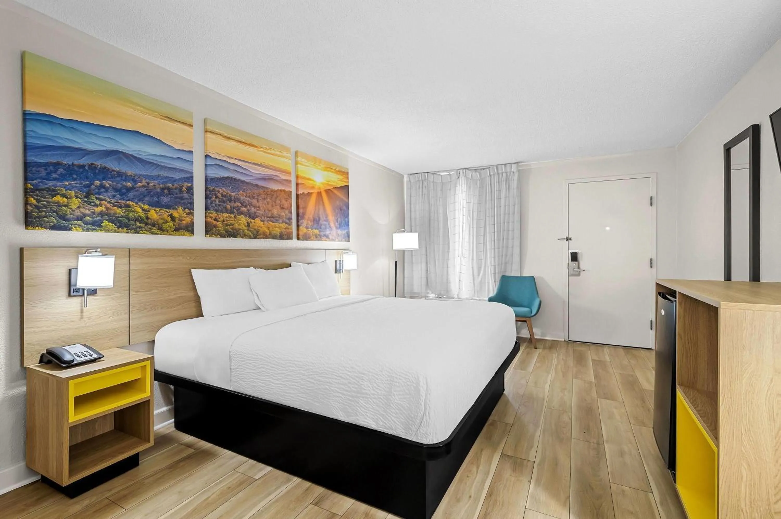 Bed in Days Inn by Wyndham Salem