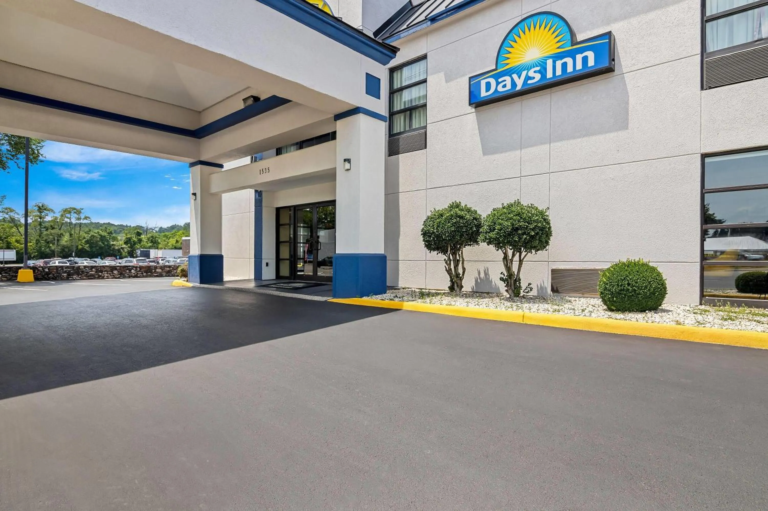 Property building in Days Inn by Wyndham Salem