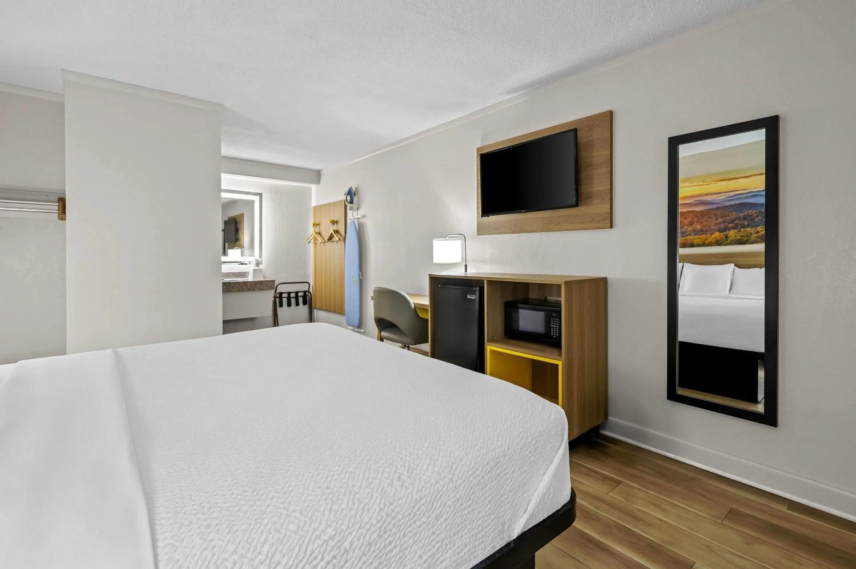 Bed in Days Inn by Wyndham Salem