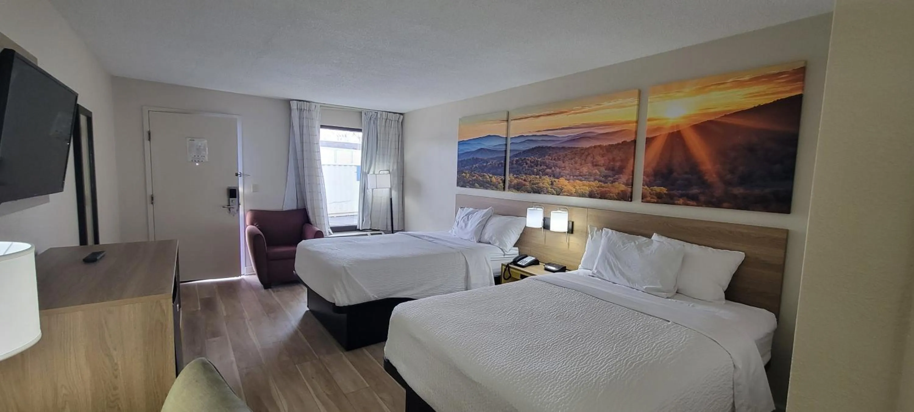 Bed in Days Inn by Wyndham Salem