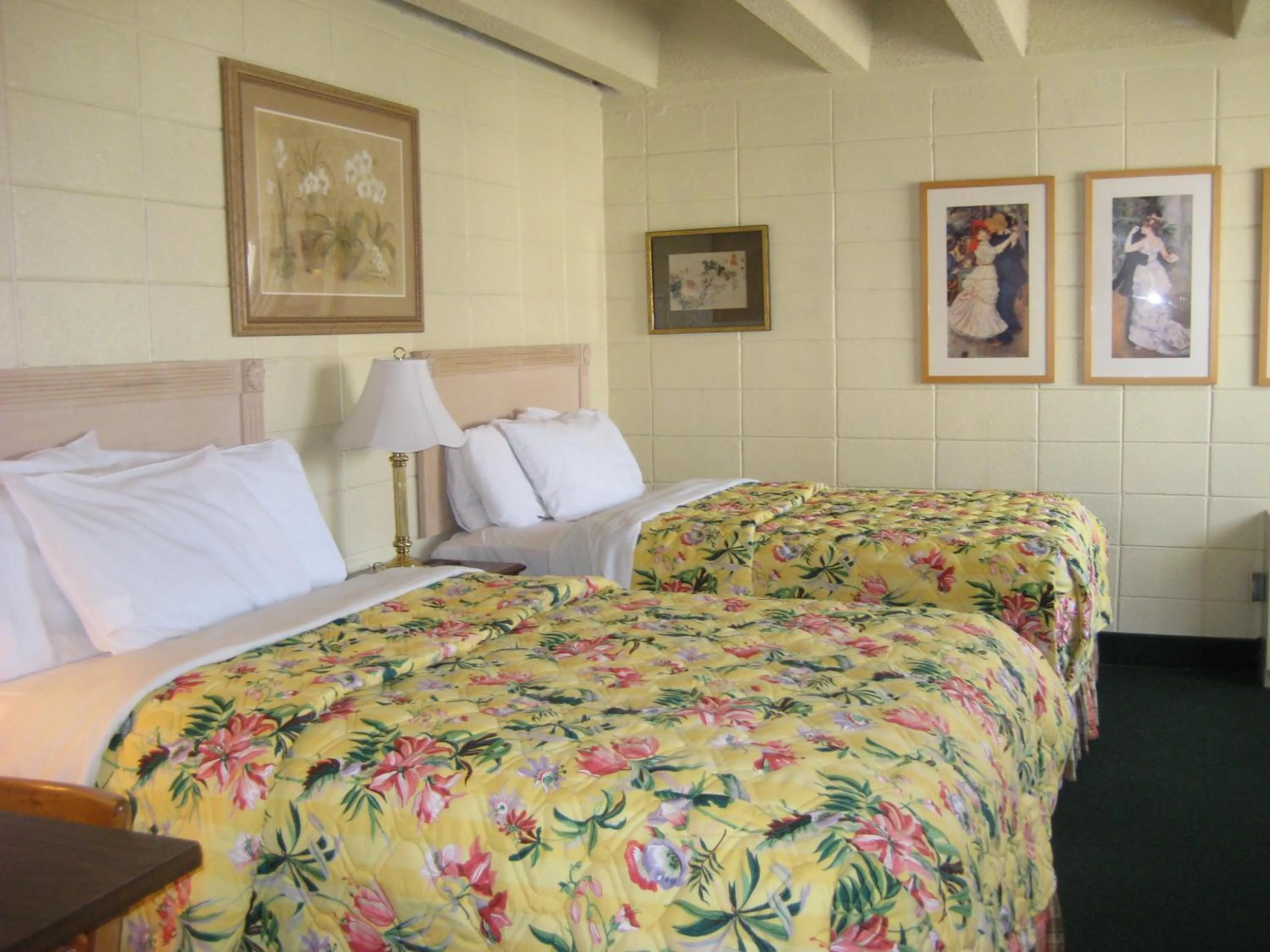 Photo of the whole room in Cutty Sark Efficiencies and Historic Cottage's