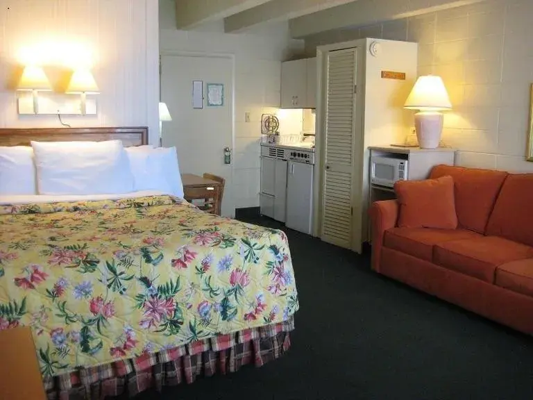 Double Bed with Sleeper Sofa, Ocean View and Kitchenette in Cutty Sark Efficiencies and Historic Cottage's Double Bed with Sleeper Sofa, Ocean View and Kitchenette in Cutty Sark Efficiencies and Historic Cottage's