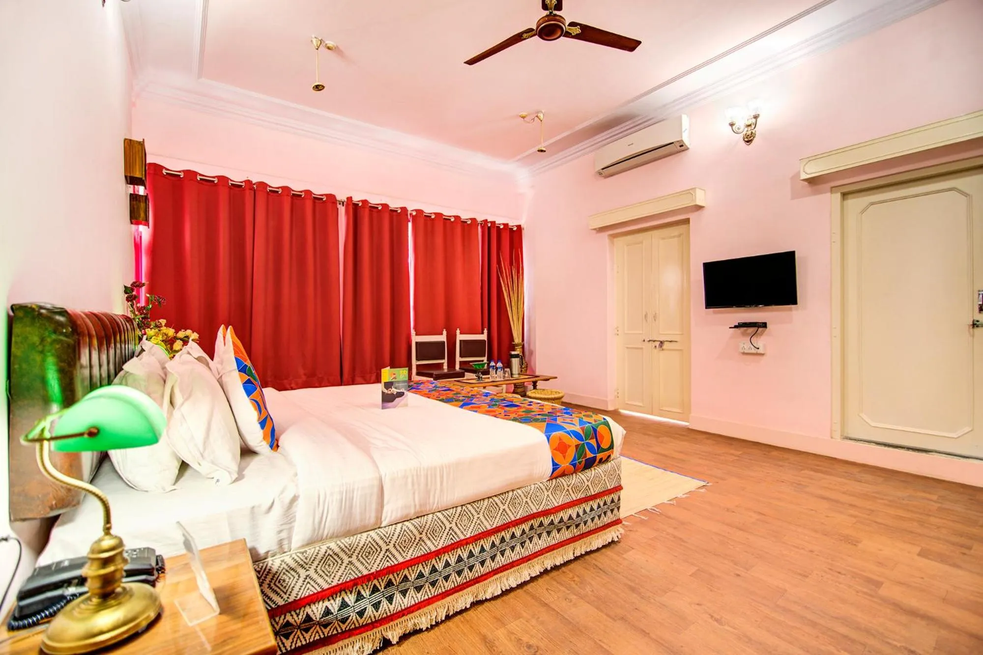 Bedroom, Bed in Hotel Pink Palace