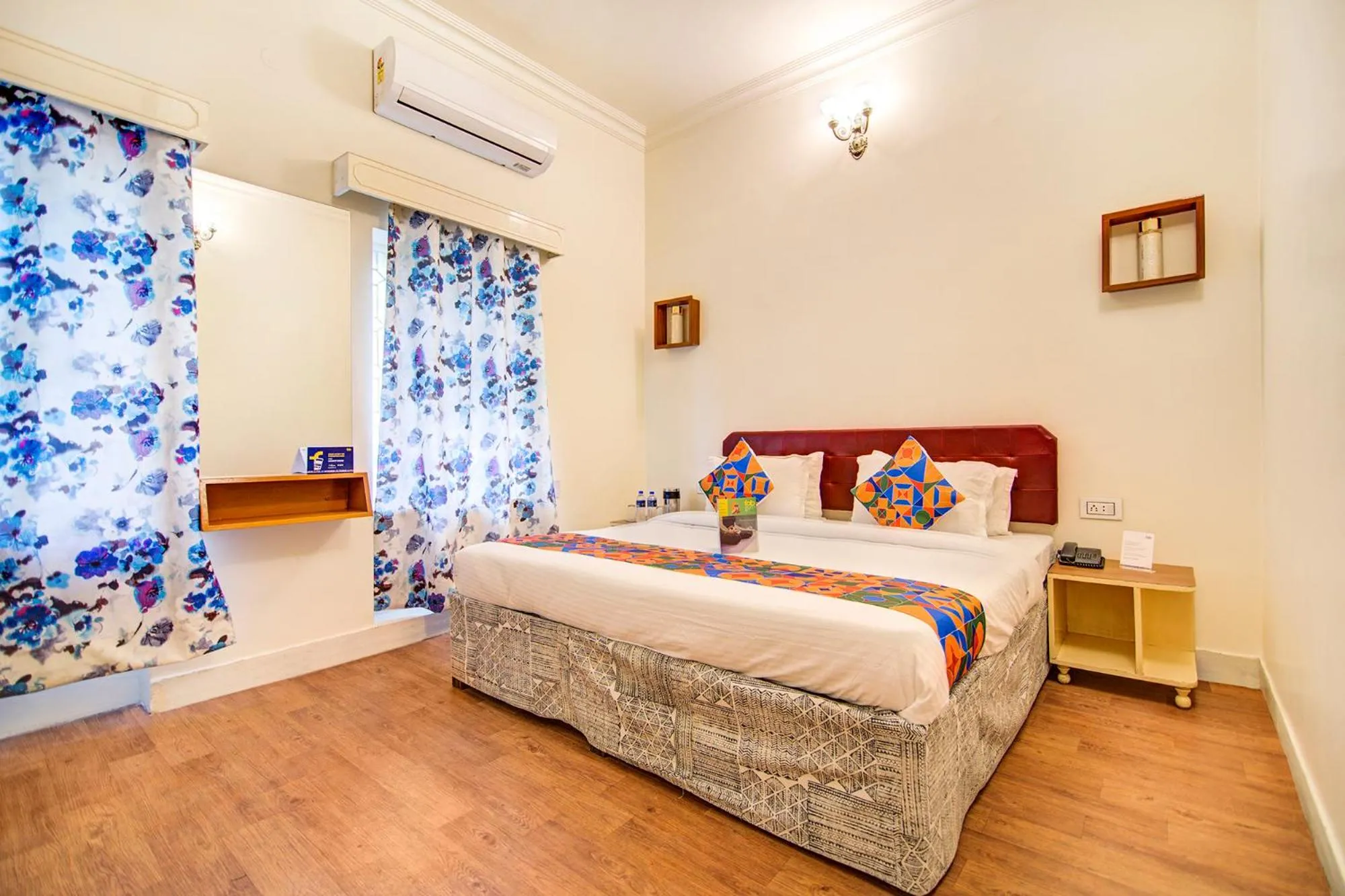 Living room, Bed in Hotel Pink Palace