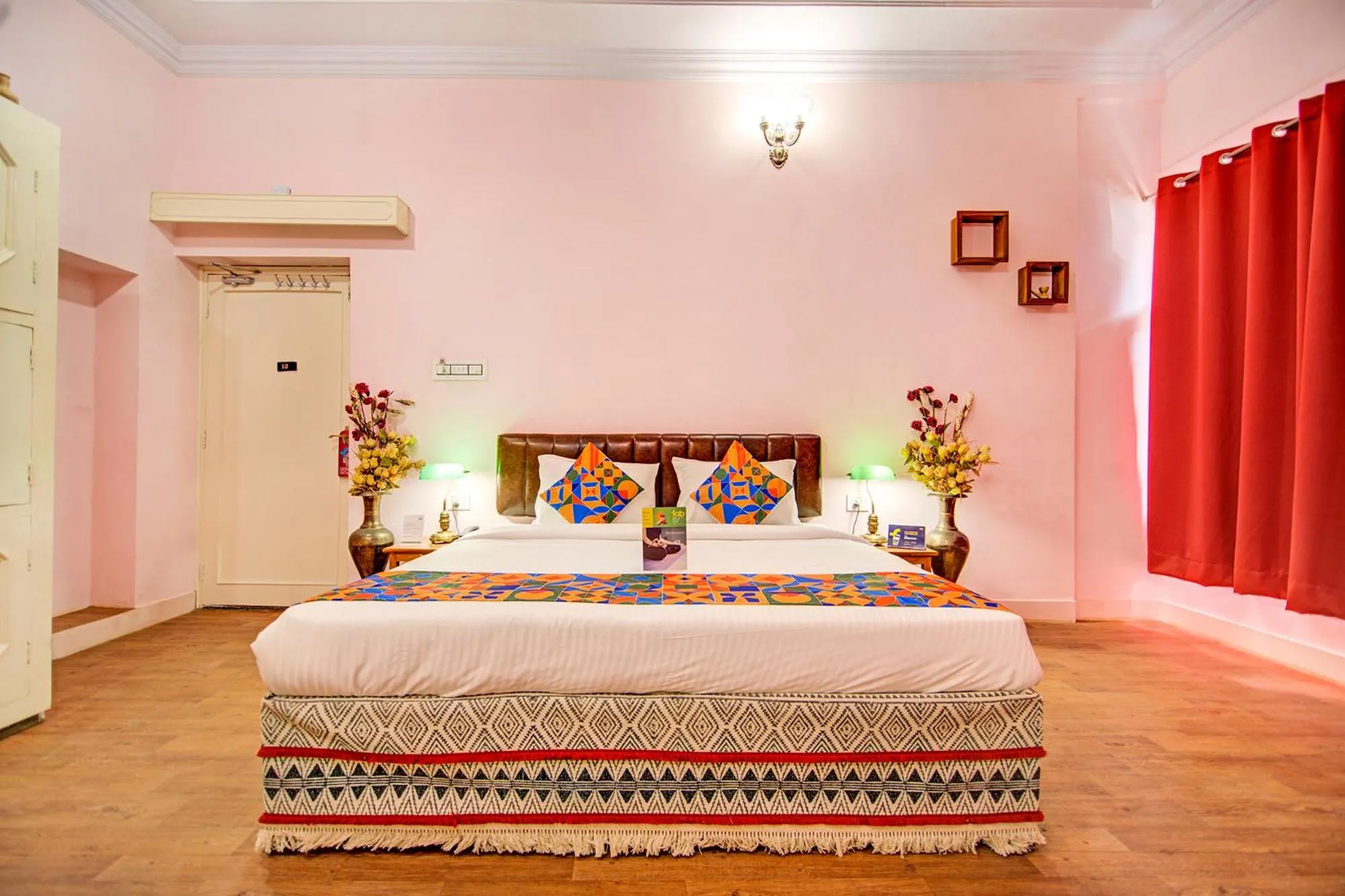 Bedroom, Bed in Hotel Pink Palace