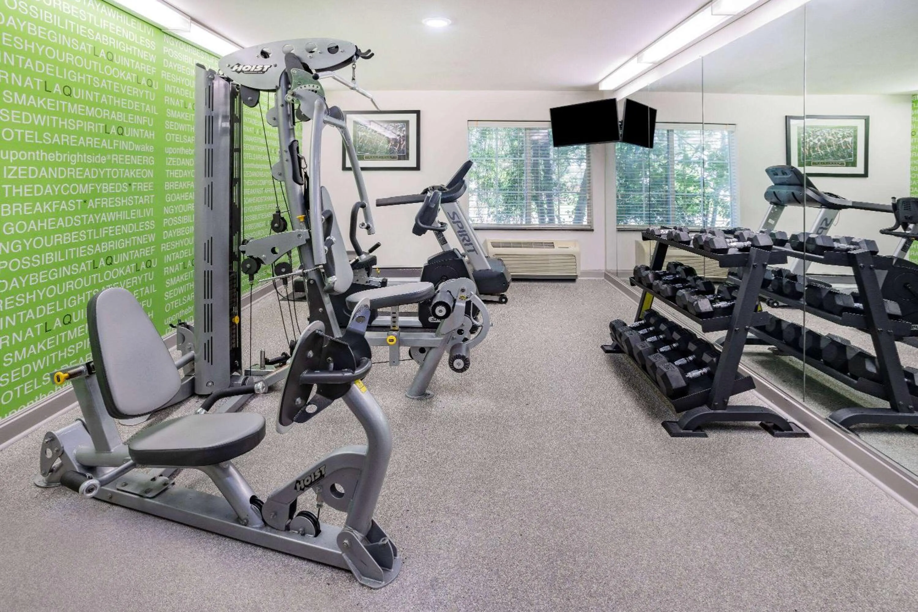Fitness centre/facilities in La Quinta Inn & Suites by Wyndham Norfolk