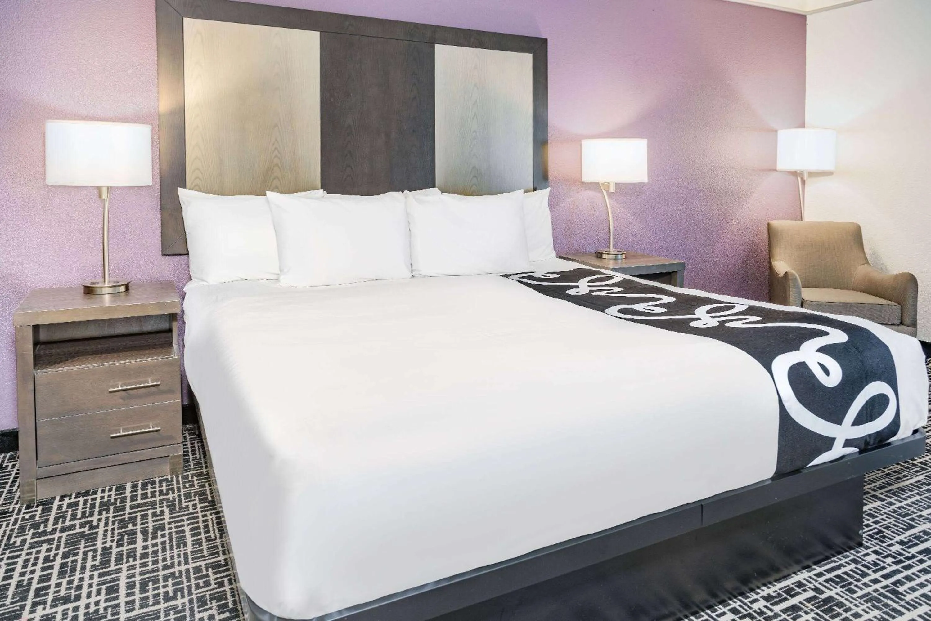 Photo of the whole room, Bed in La Quinta Inn & Suites by Wyndham Norfolk