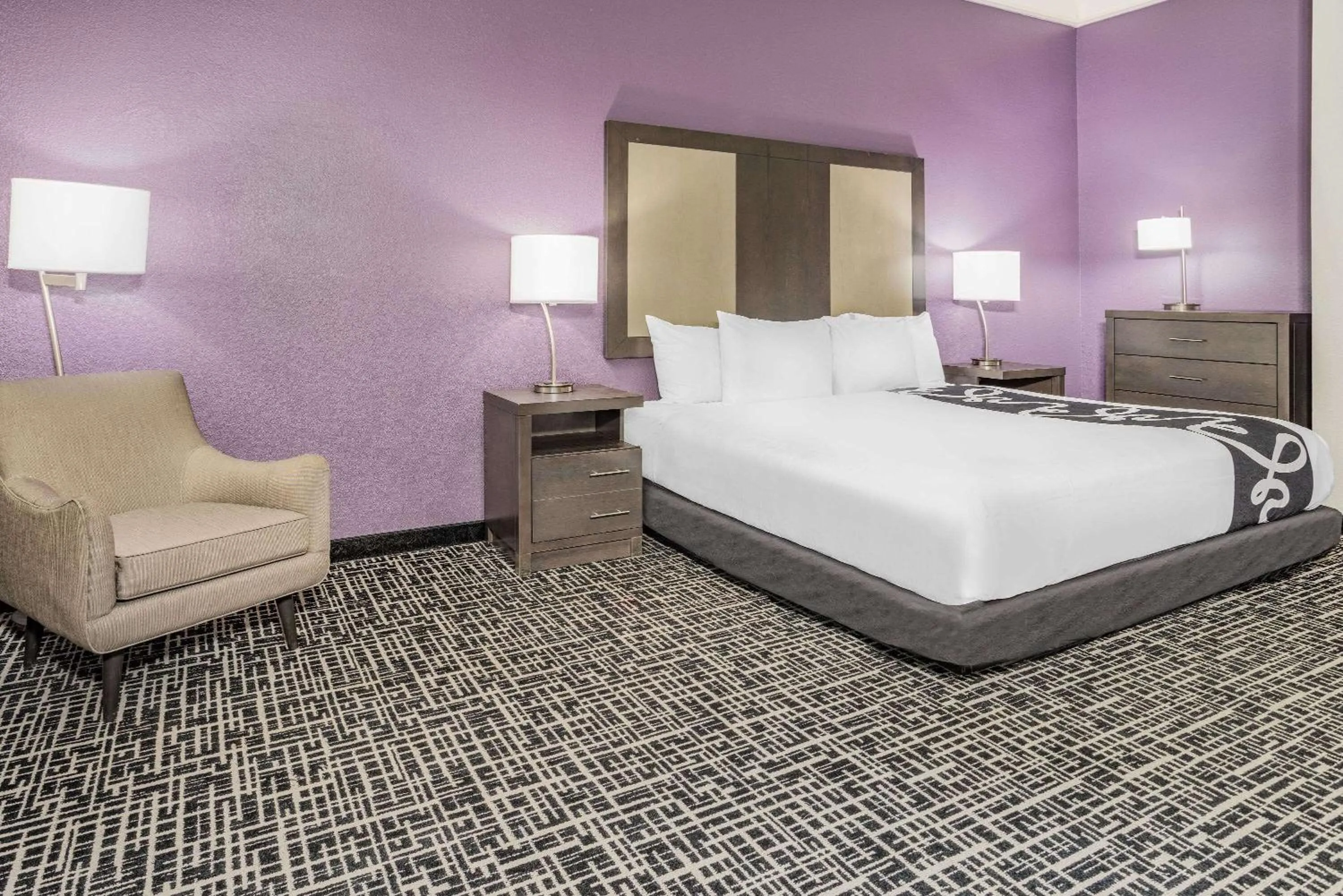 Photo of the whole room, Bed in La Quinta Inn & Suites by Wyndham Norfolk