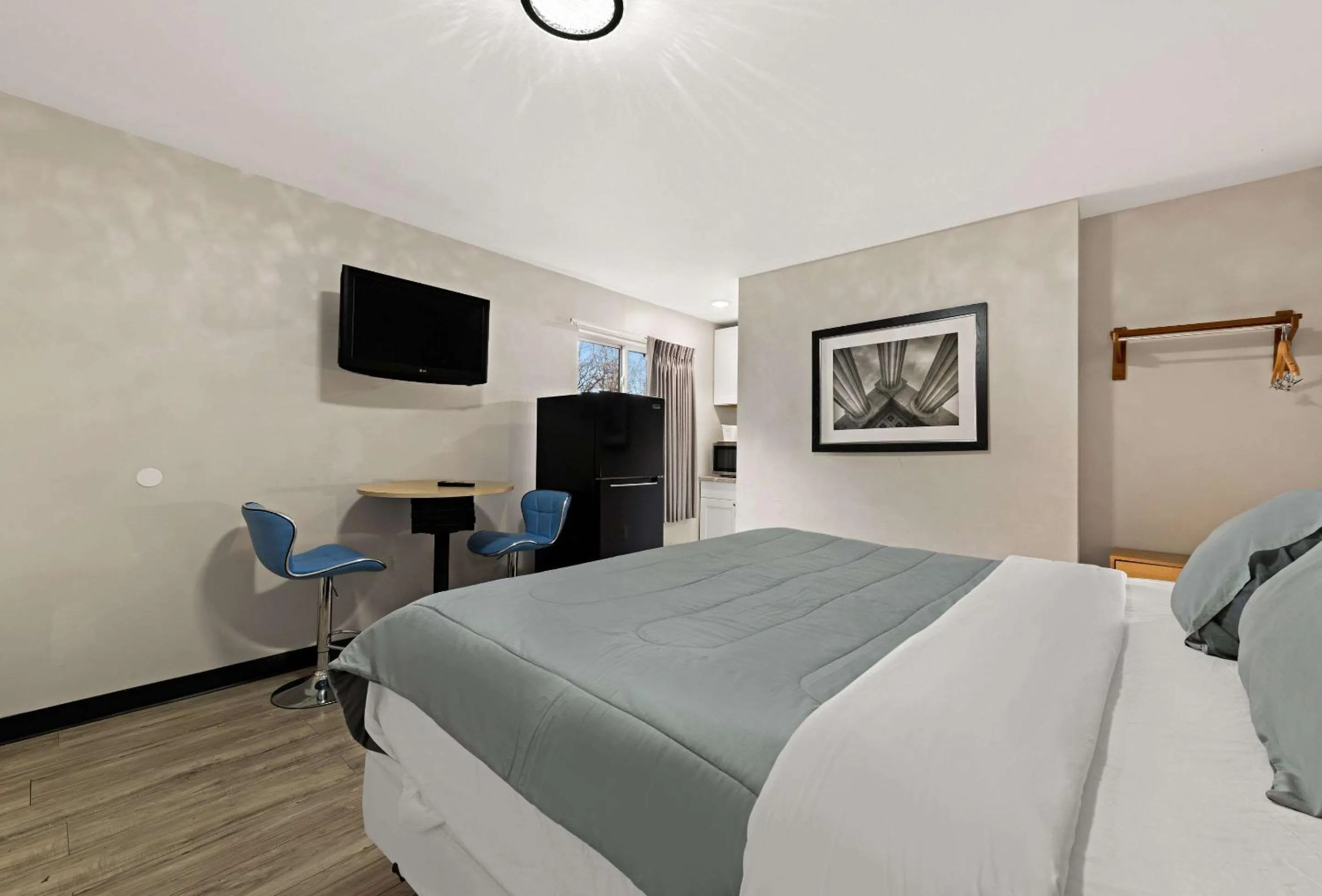 Bedroom, Bed in Rodeway Inn Charlotte Independence Blvd