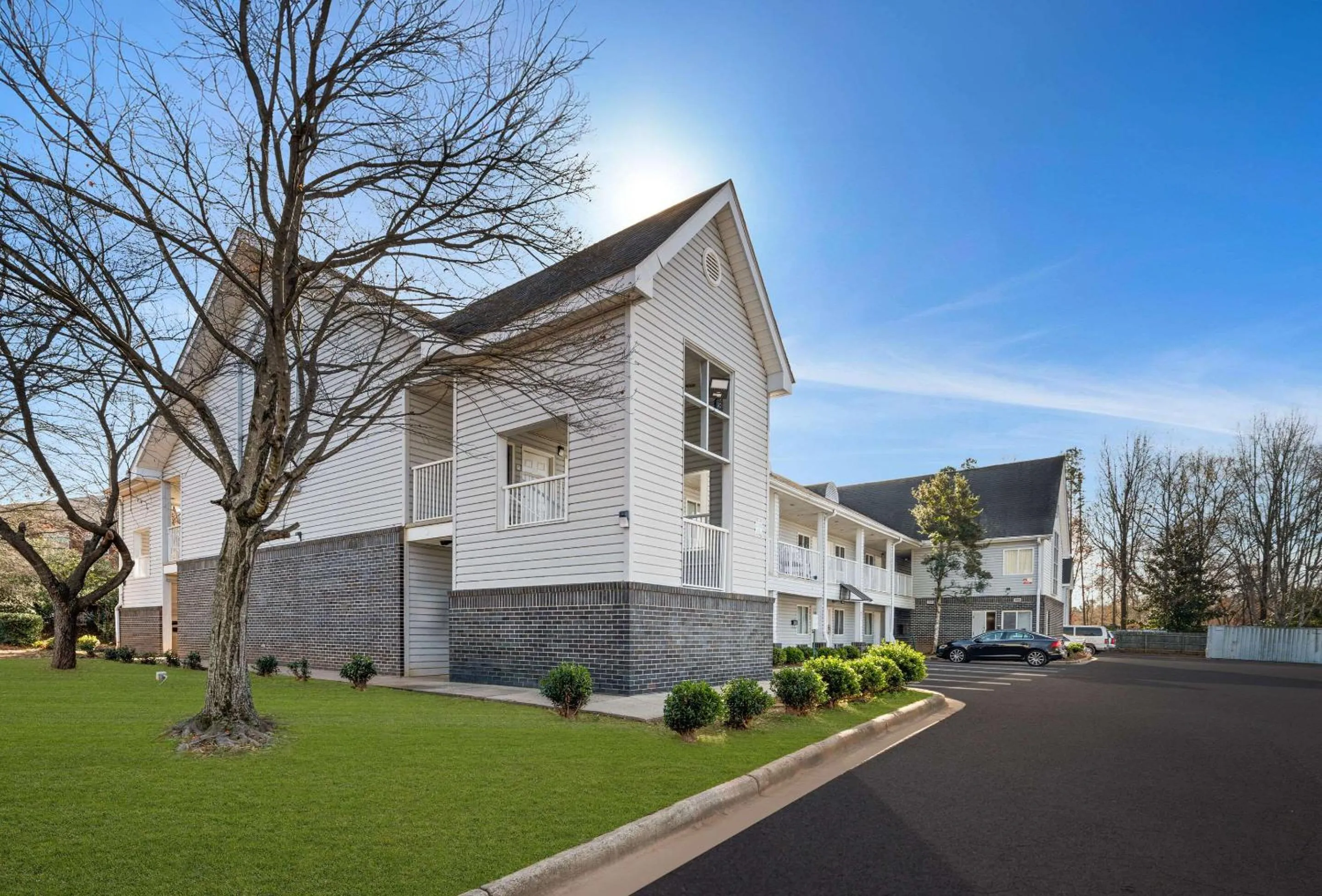 Property building in Rodeway Inn Charlotte Independence Blvd