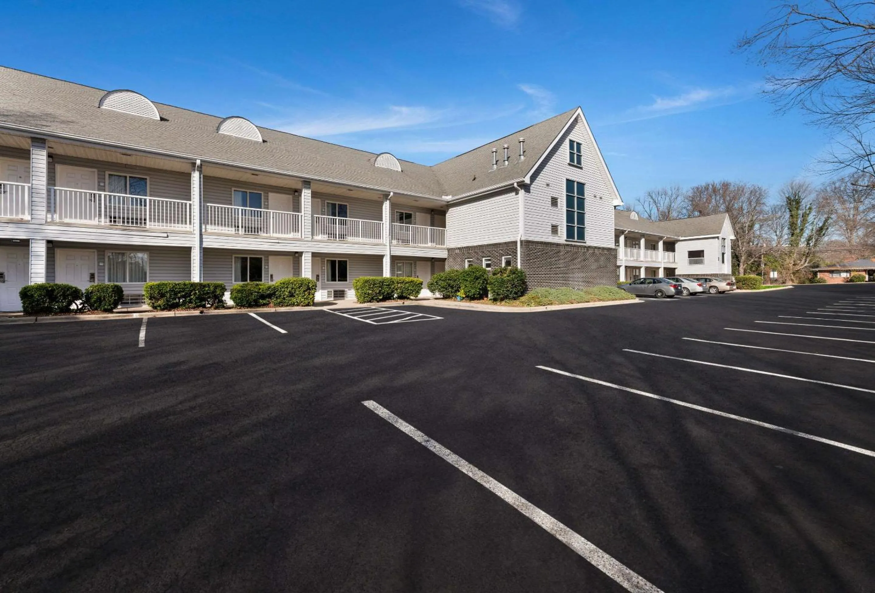Property building in Rodeway Inn Charlotte Independence Blvd