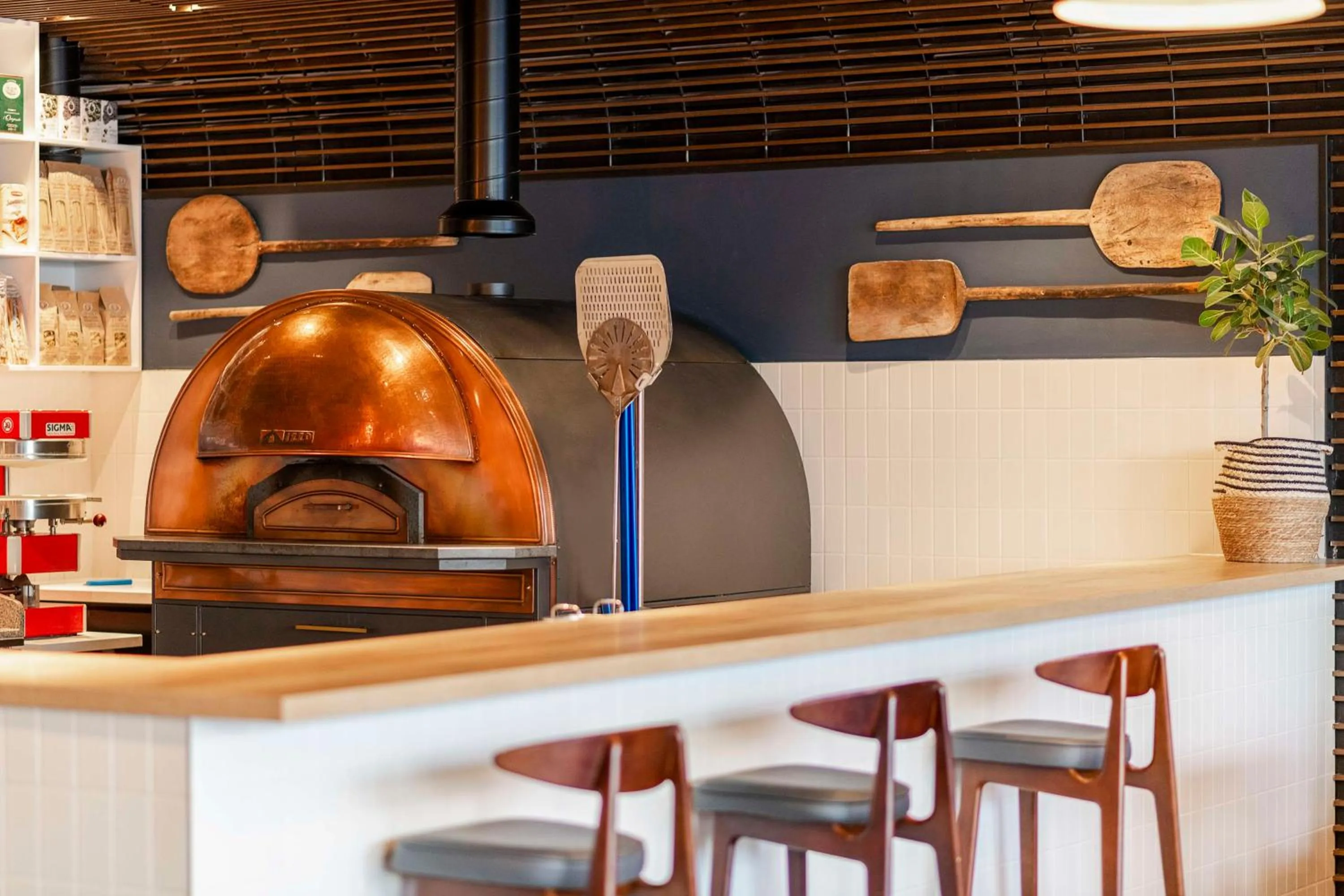 Restaurant/places to eat in Radisson Hotel and Conference Centre London Heathrow